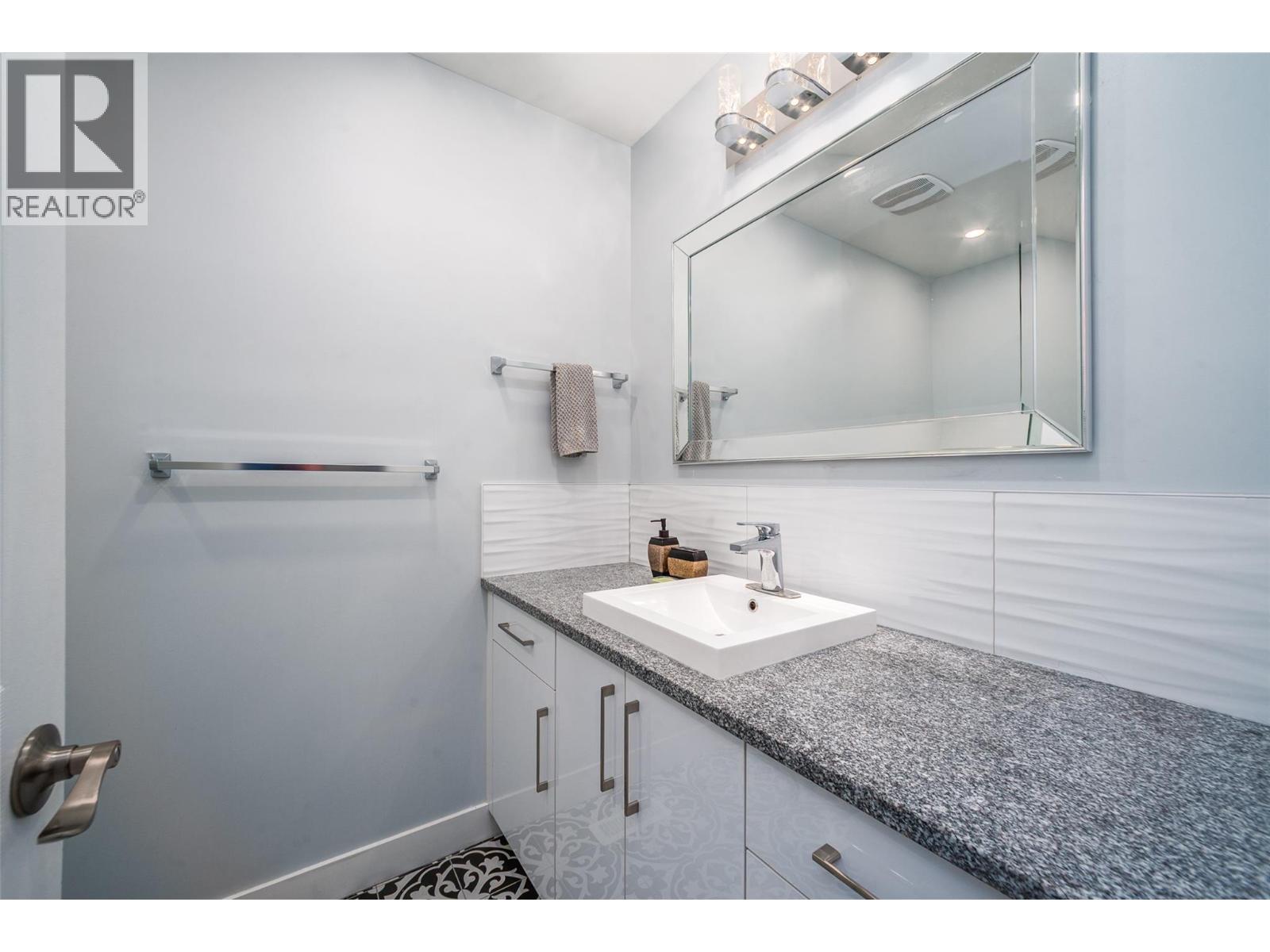 Picture for 320 Prior  RoadN https://www.cirrealty.ca/reb/bc/5/10363445_18.jpg