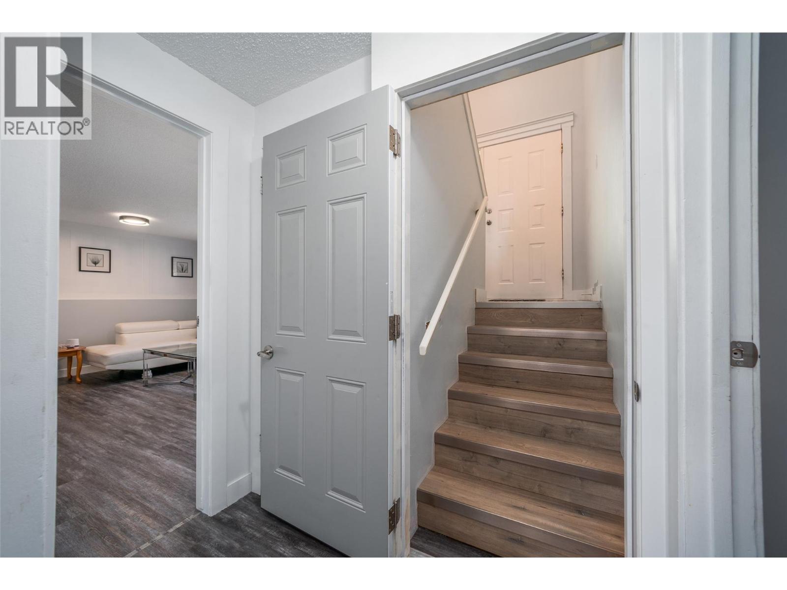 Picture for 320 Prior  RoadN https://www.cirrealty.ca/reb/bc/5/10363445_21.jpg