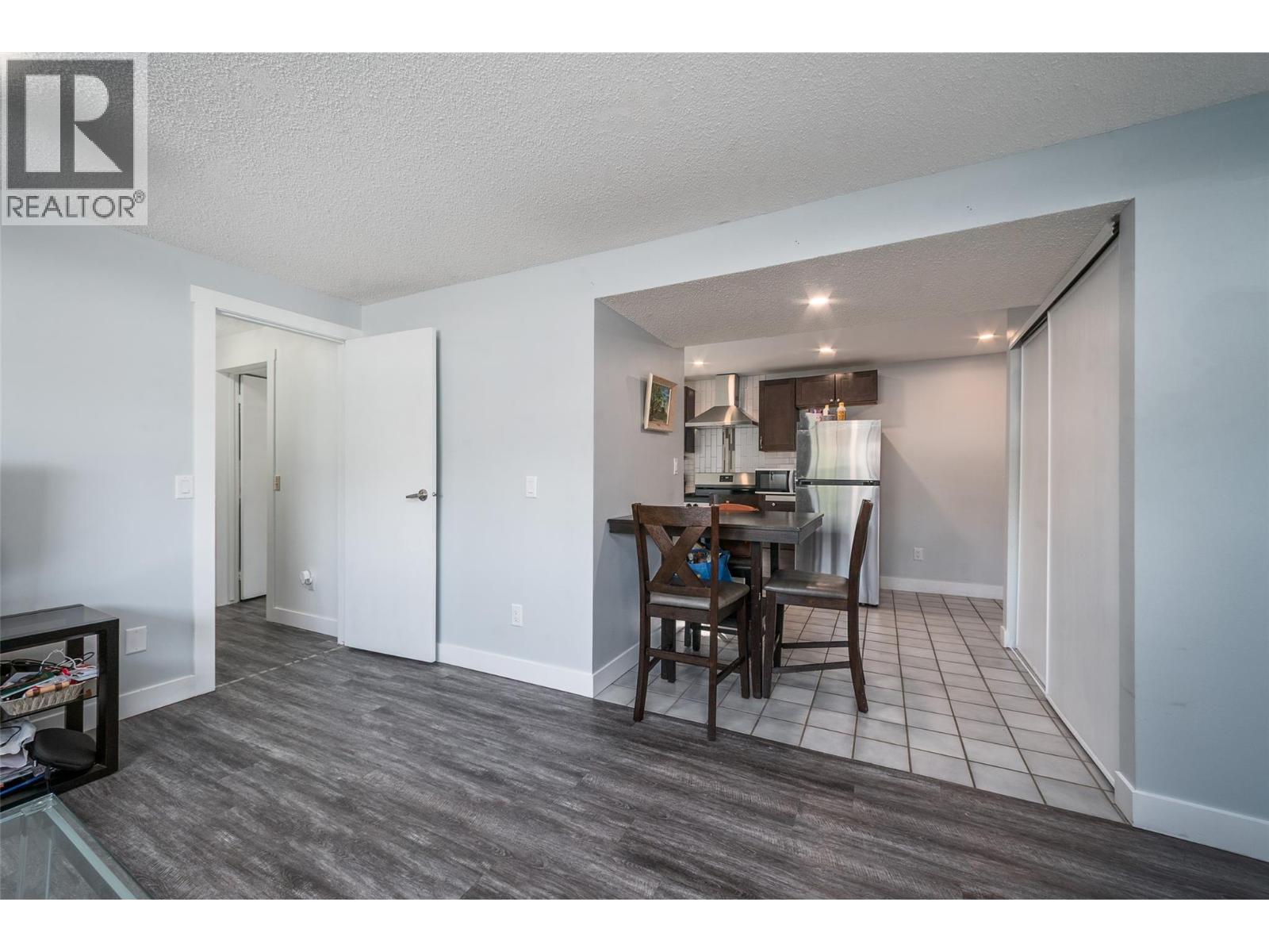 Picture for 320 Prior  RoadN https://www.cirrealty.ca/reb/bc/5/10363445_25.jpg