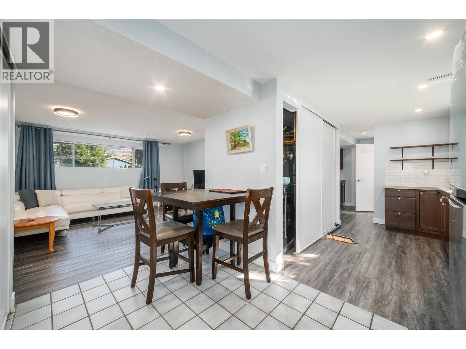 Picture for 320 Prior  RoadN https://www.cirrealty.ca/reb/bc/5/10363445_29.jpg