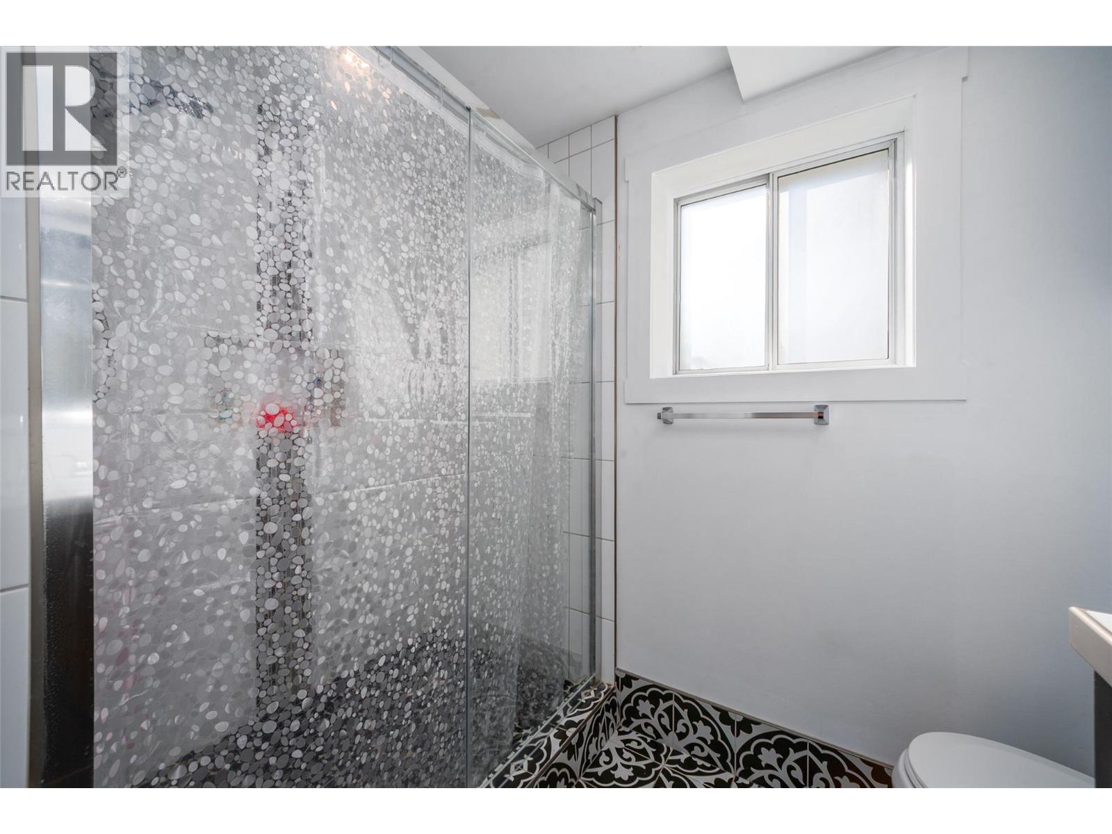 Picture for 320 Prior  RoadN https://www.cirrealty.ca/reb/bc/5/10363445_37.jpg