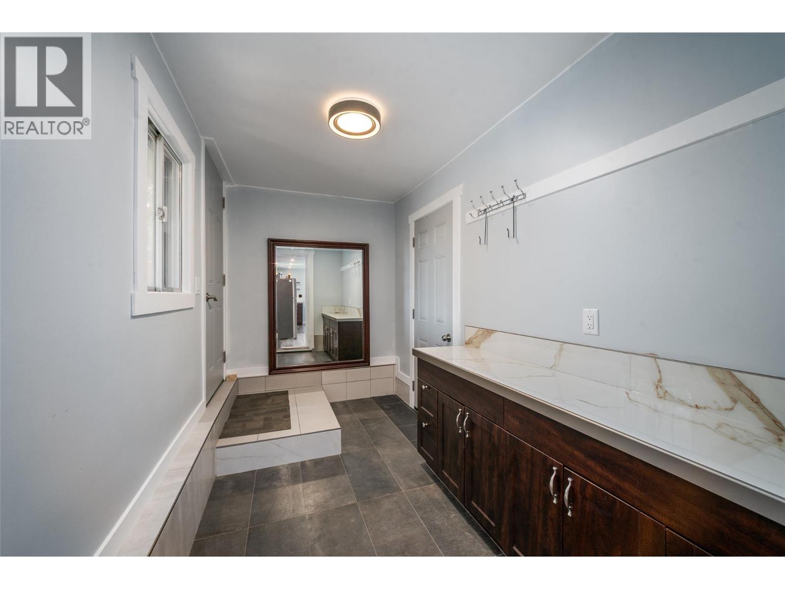 Picture for 320 Prior  RoadN https://www.cirrealty.ca/reb/bc/5/10363445_38.jpg