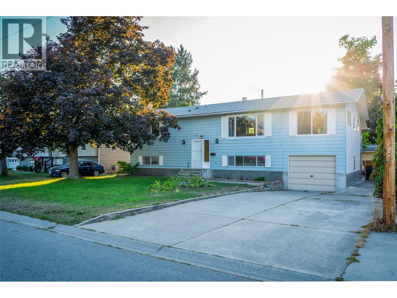 Picture for 320 Prior  RoadN https://www.cirrealty.ca/reb/bc/5/10363445_40.jpg