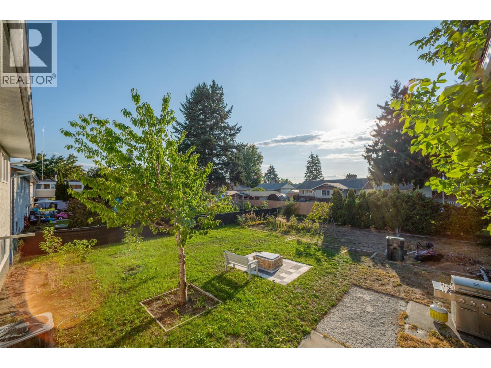 Picture for 320 Prior  RoadN https://www.cirrealty.ca/reb/bc/5/10363445_48.jpg