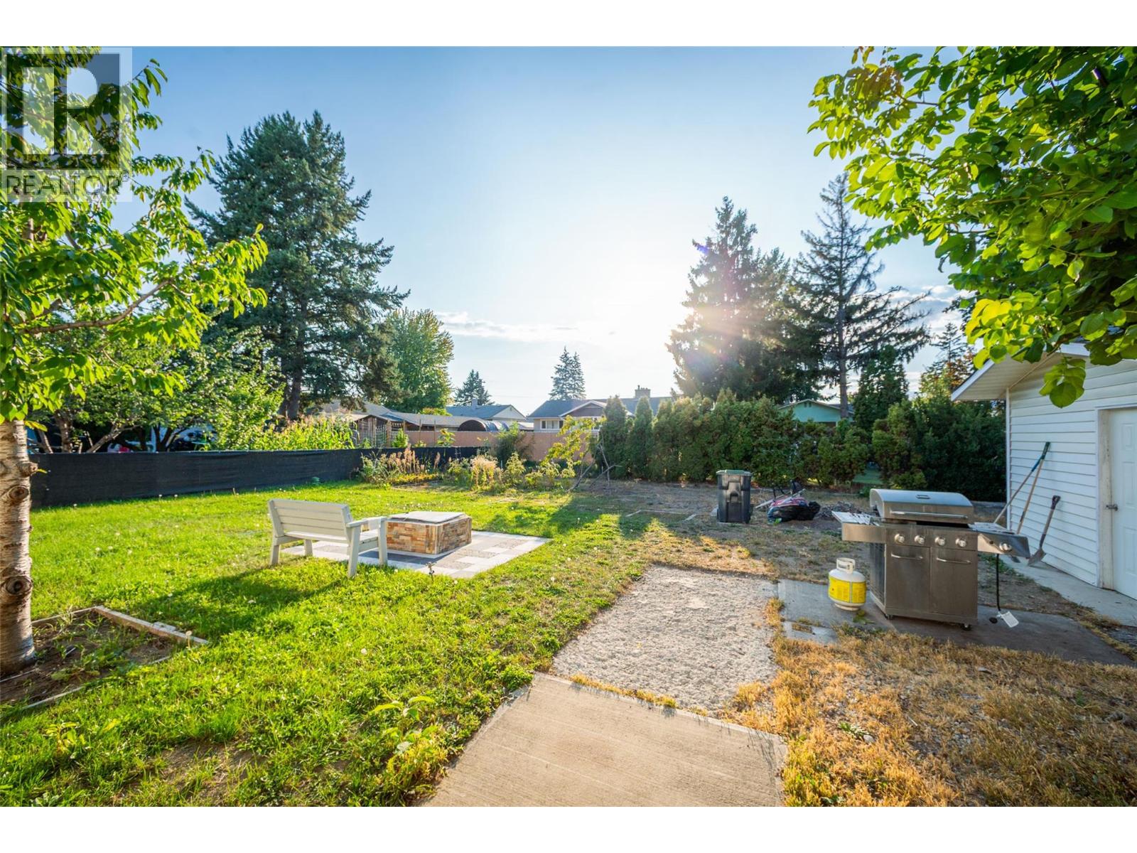 Picture for 320 Prior  RoadN https://www.cirrealty.ca/reb/bc/5/10363445_49.jpg