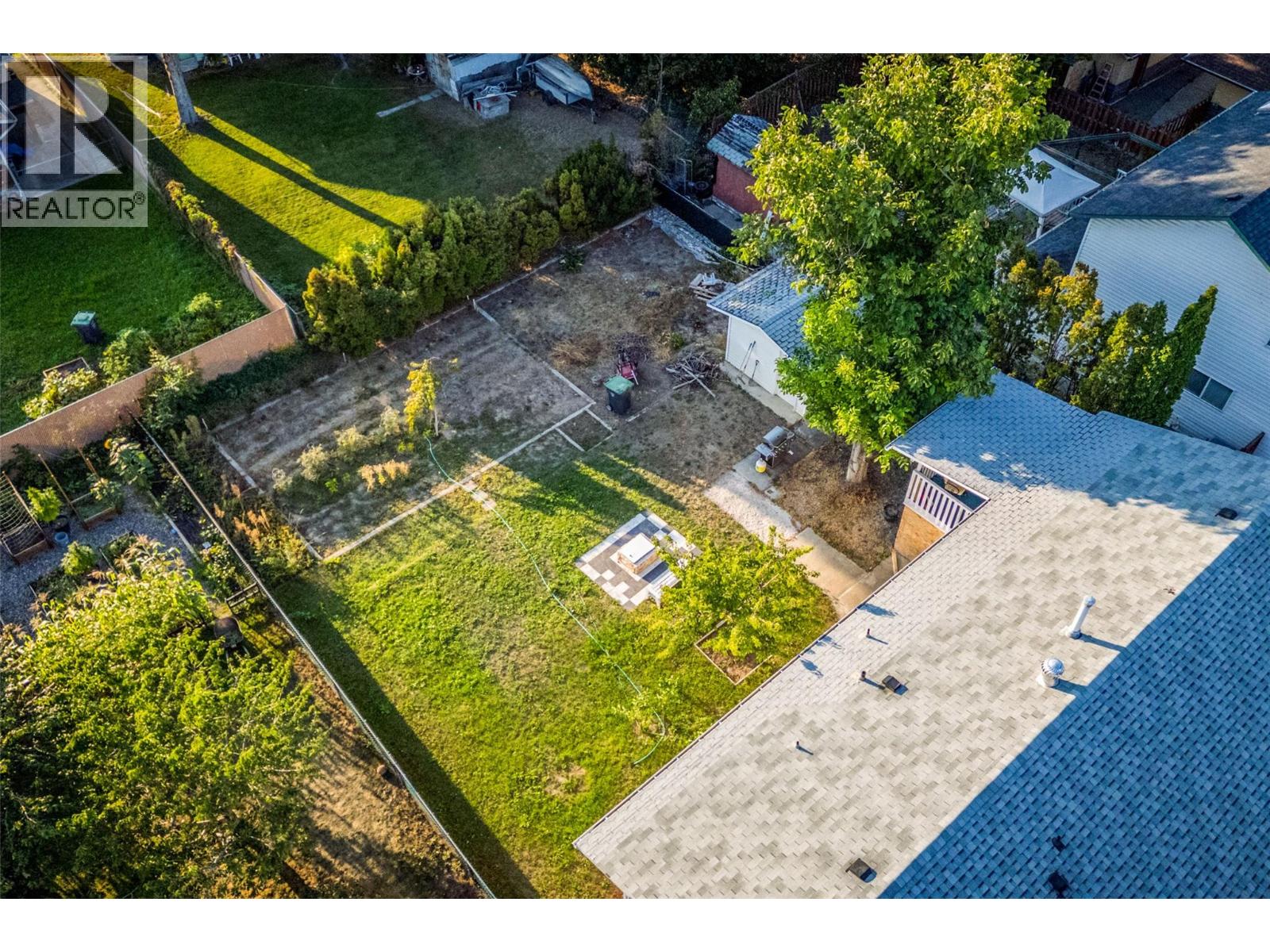 Picture for 320 Prior  RoadN https://www.cirrealty.ca/reb/bc/5/10363445_50.jpg