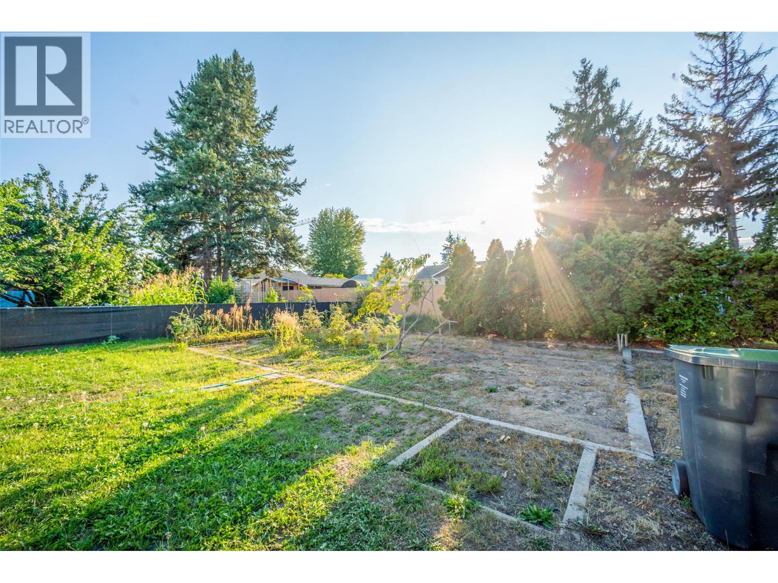 Picture for 320 Prior  RoadN https://www.cirrealty.ca/reb/bc/5/10363445_51.jpg