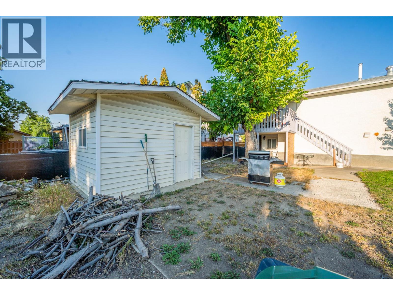 Picture for 320 Prior  RoadN https://www.cirrealty.ca/reb/bc/5/10363445_54.jpg