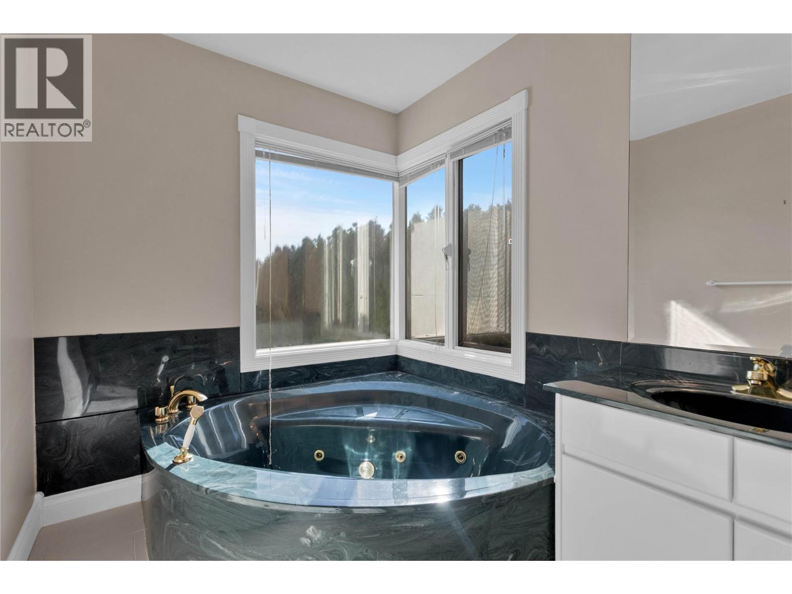 Picture for 2545 Campbell  Road https://www.cirrealty.ca/reb/bc/5/10363525_31.jpg