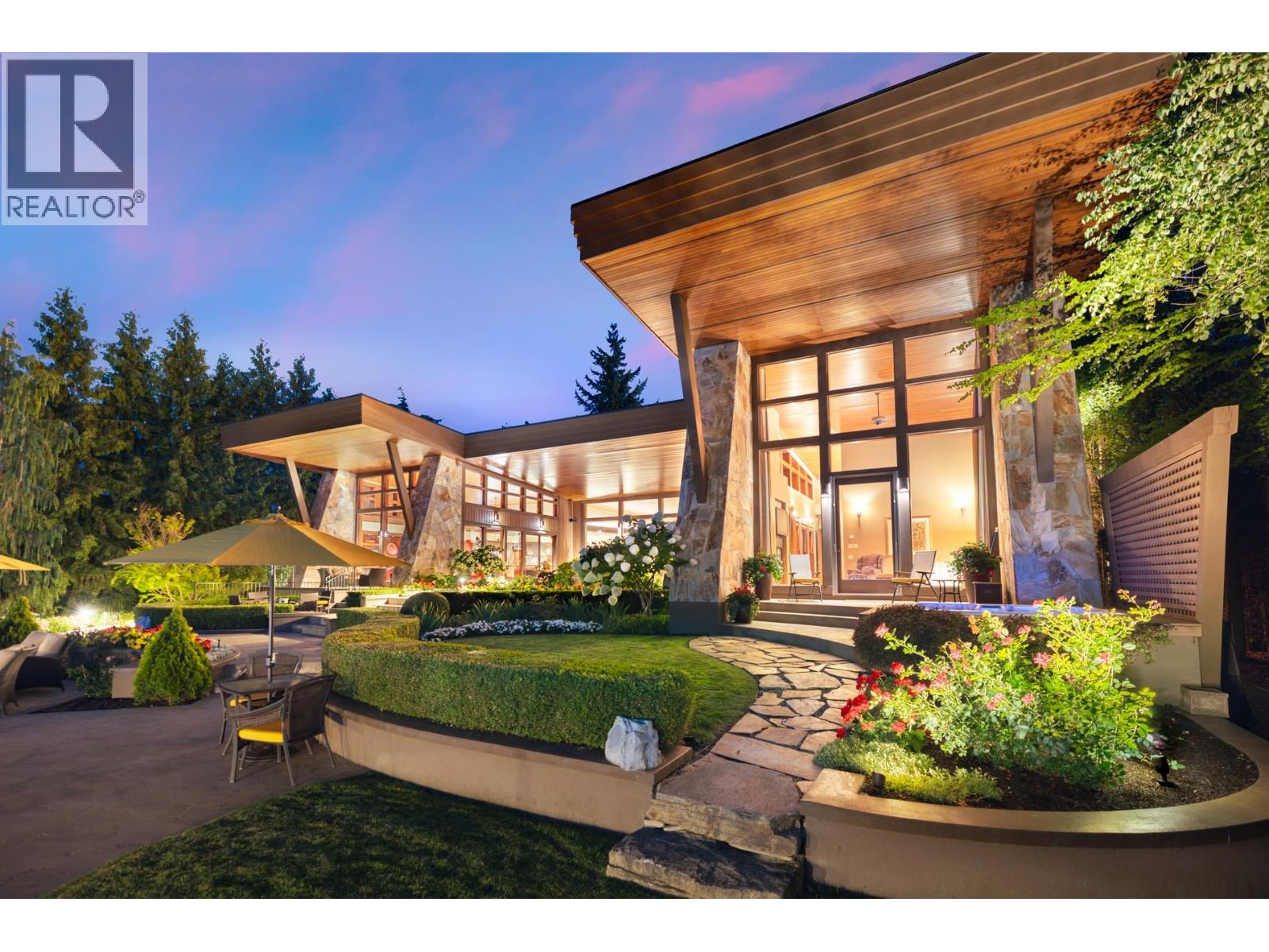 Picture for 704 Barnaby  Road https://www.cirrealty.ca/reb/bc/5/10363565_10.jpg