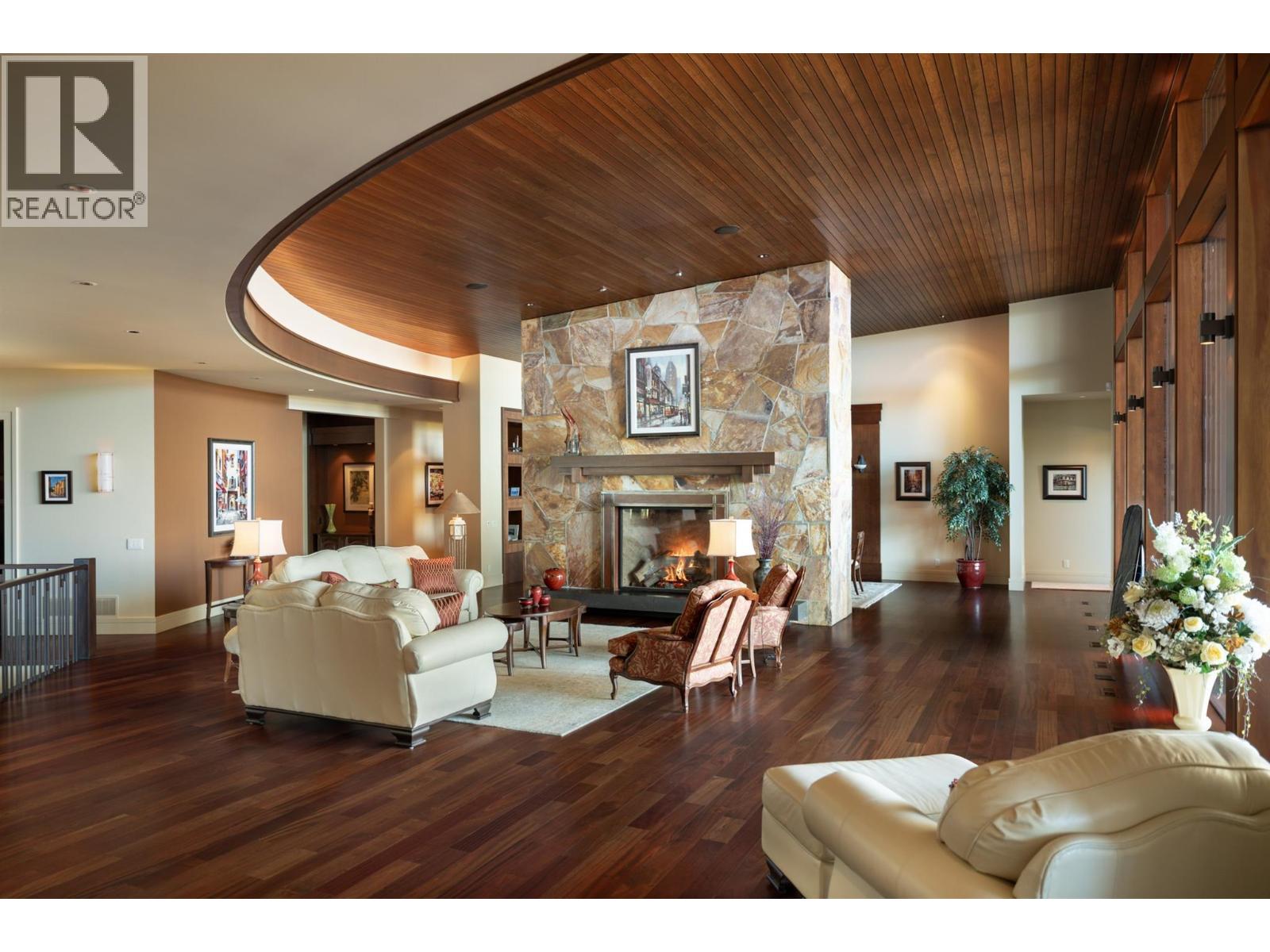 Picture for 704 Barnaby  Road https://www.cirrealty.ca/reb/bc/5/10363565_18.jpg