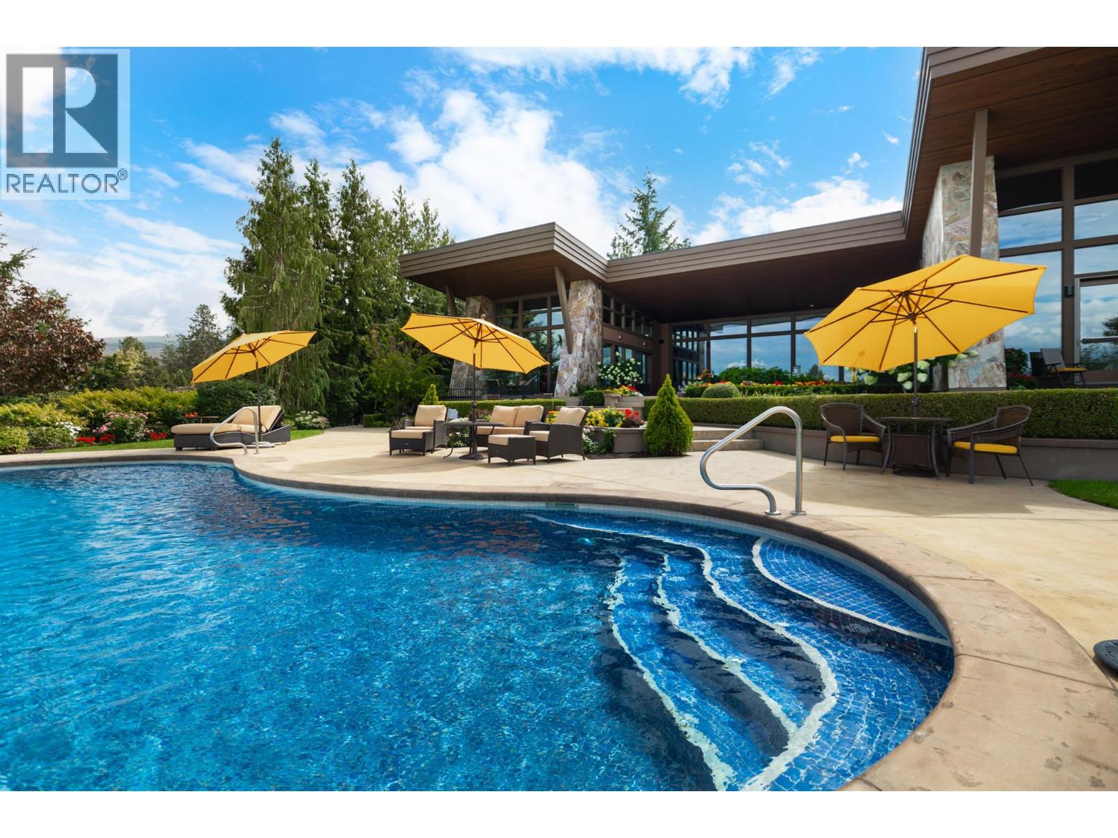 Picture for 704 Barnaby  Road https://www.cirrealty.ca/reb/bc/5/10363565_24.jpg