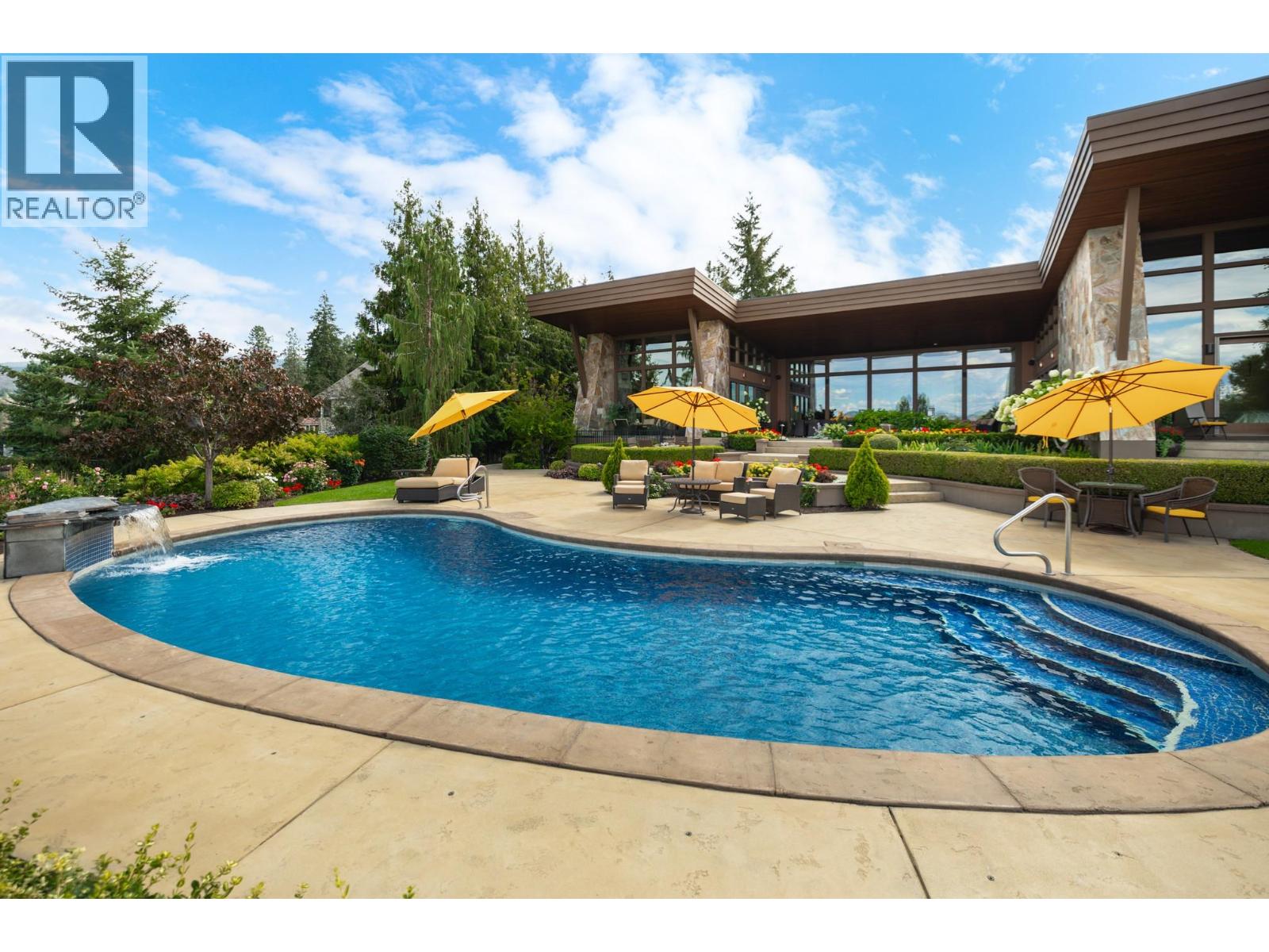 Picture for 704 Barnaby  Road https://www.cirrealty.ca/reb/bc/5/10363565_25.jpg