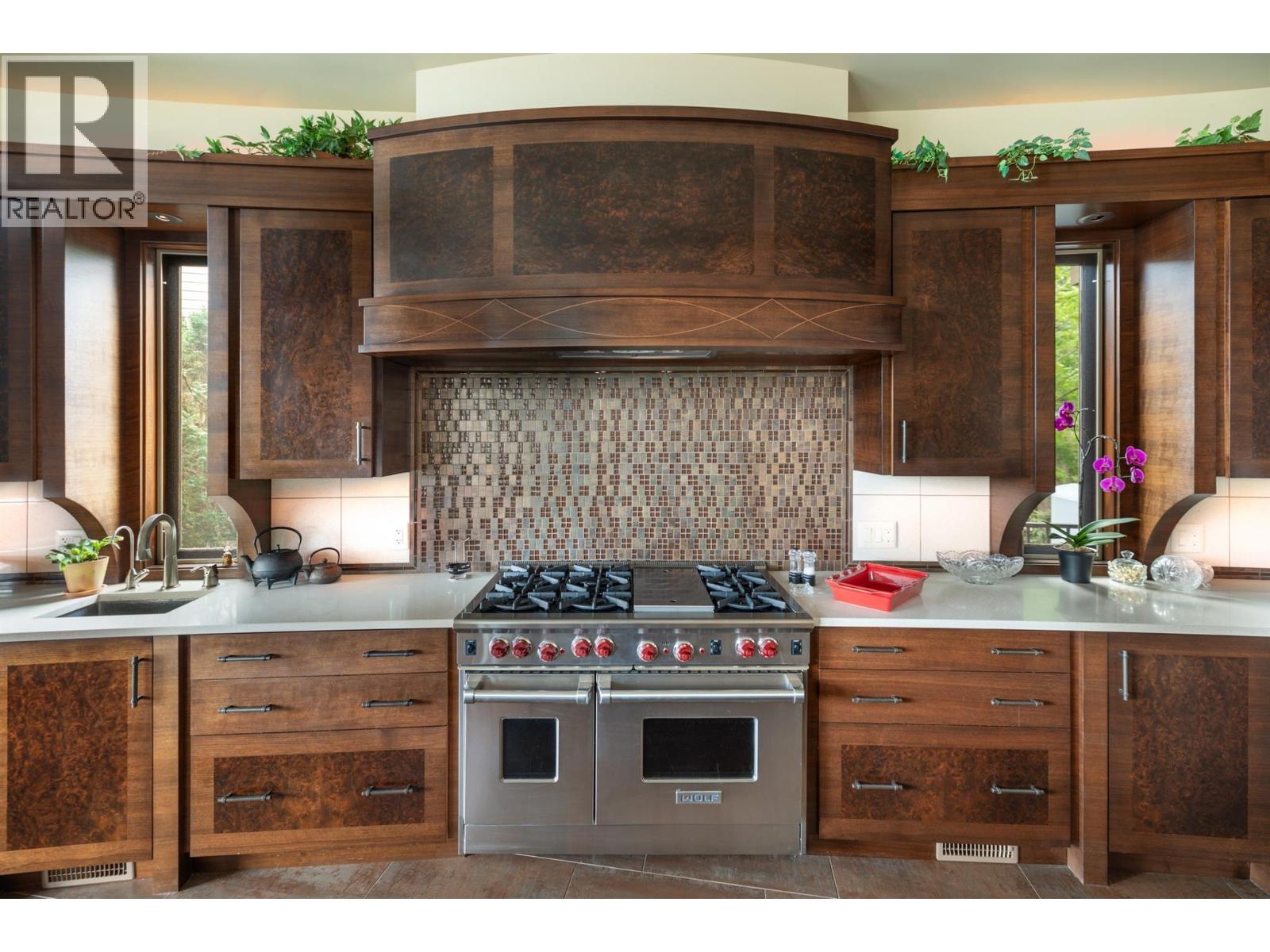 Picture for 704 Barnaby  Road https://www.cirrealty.ca/reb/bc/5/10363565_32.jpg