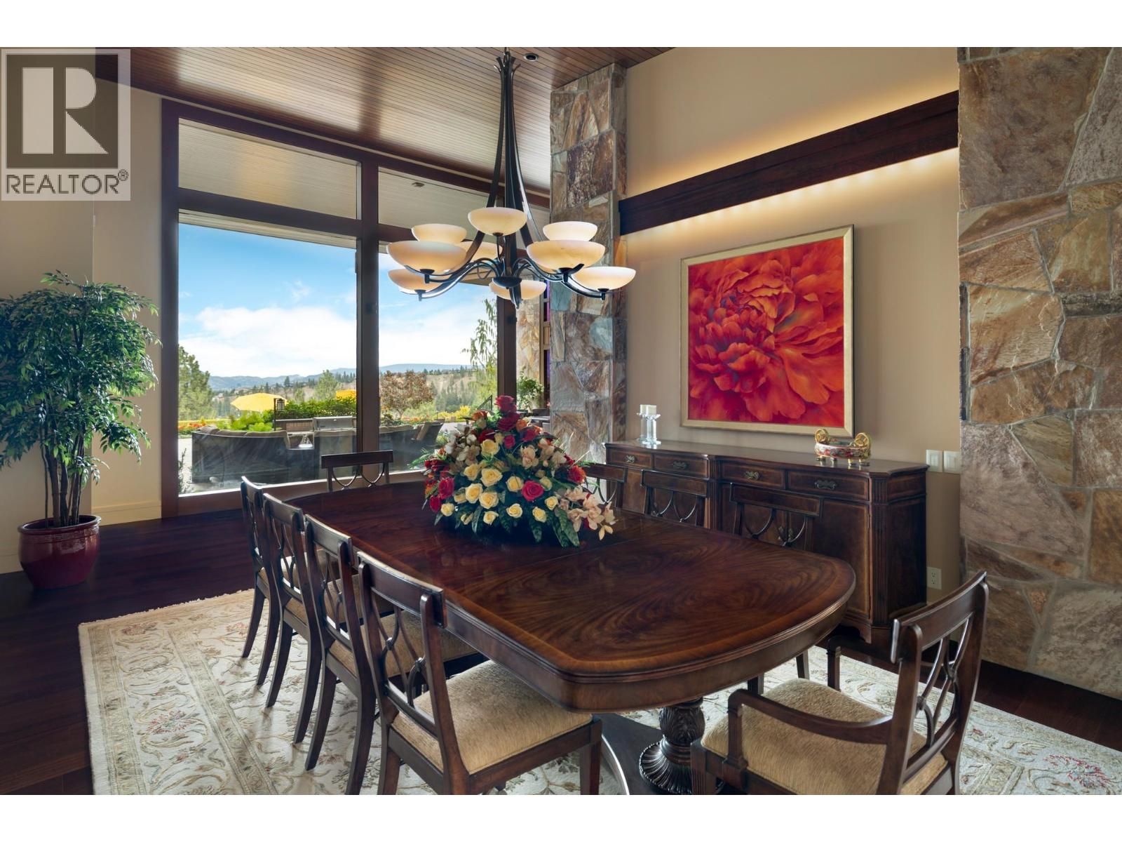 Picture for 704 Barnaby  Road https://www.cirrealty.ca/reb/bc/5/10363565_35.jpg