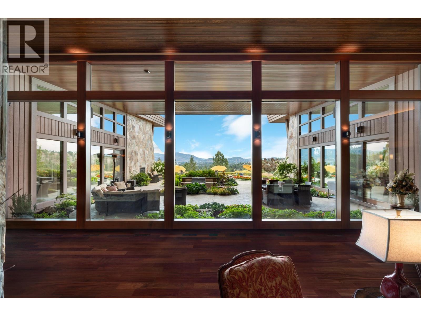 Picture for 704 Barnaby  Road https://www.cirrealty.ca/reb/bc/5/10363565_37.jpg