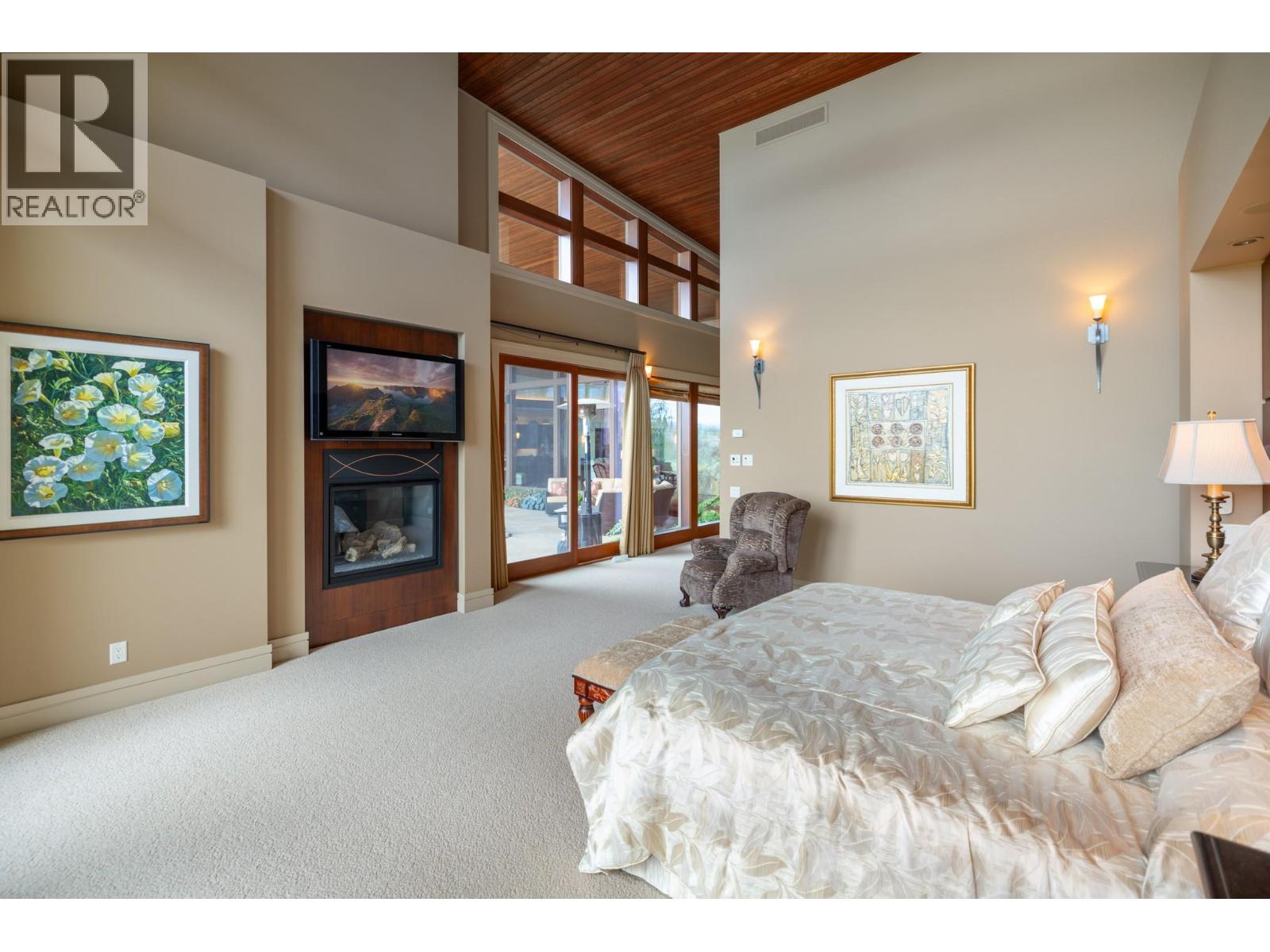 Picture for 704 Barnaby  Road https://www.cirrealty.ca/reb/bc/5/10363565_39.jpg