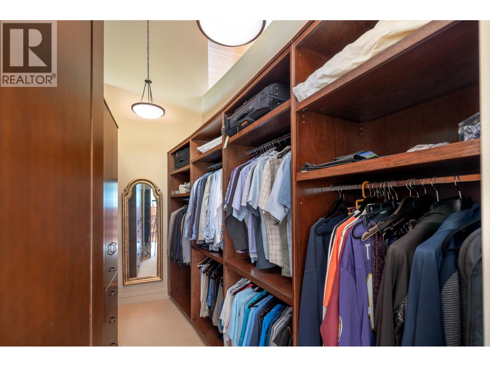 Picture for 704 Barnaby  Road https://www.cirrealty.ca/reb/bc/5/10363565_41.jpg