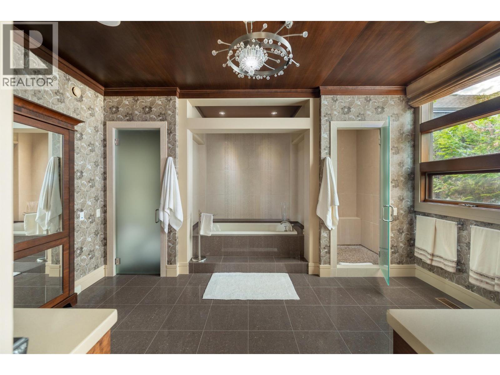 Picture for 704 Barnaby  Road https://www.cirrealty.ca/reb/bc/5/10363565_42.jpg