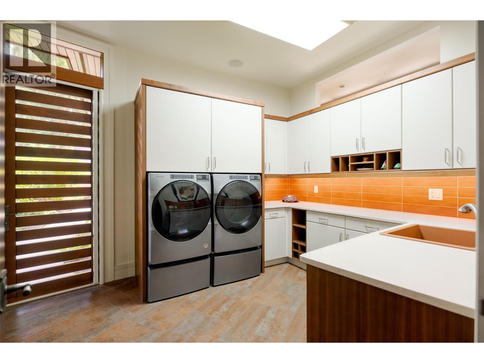 Picture for 704 Barnaby  Road https://www.cirrealty.ca/reb/bc/5/10363565_58.jpg