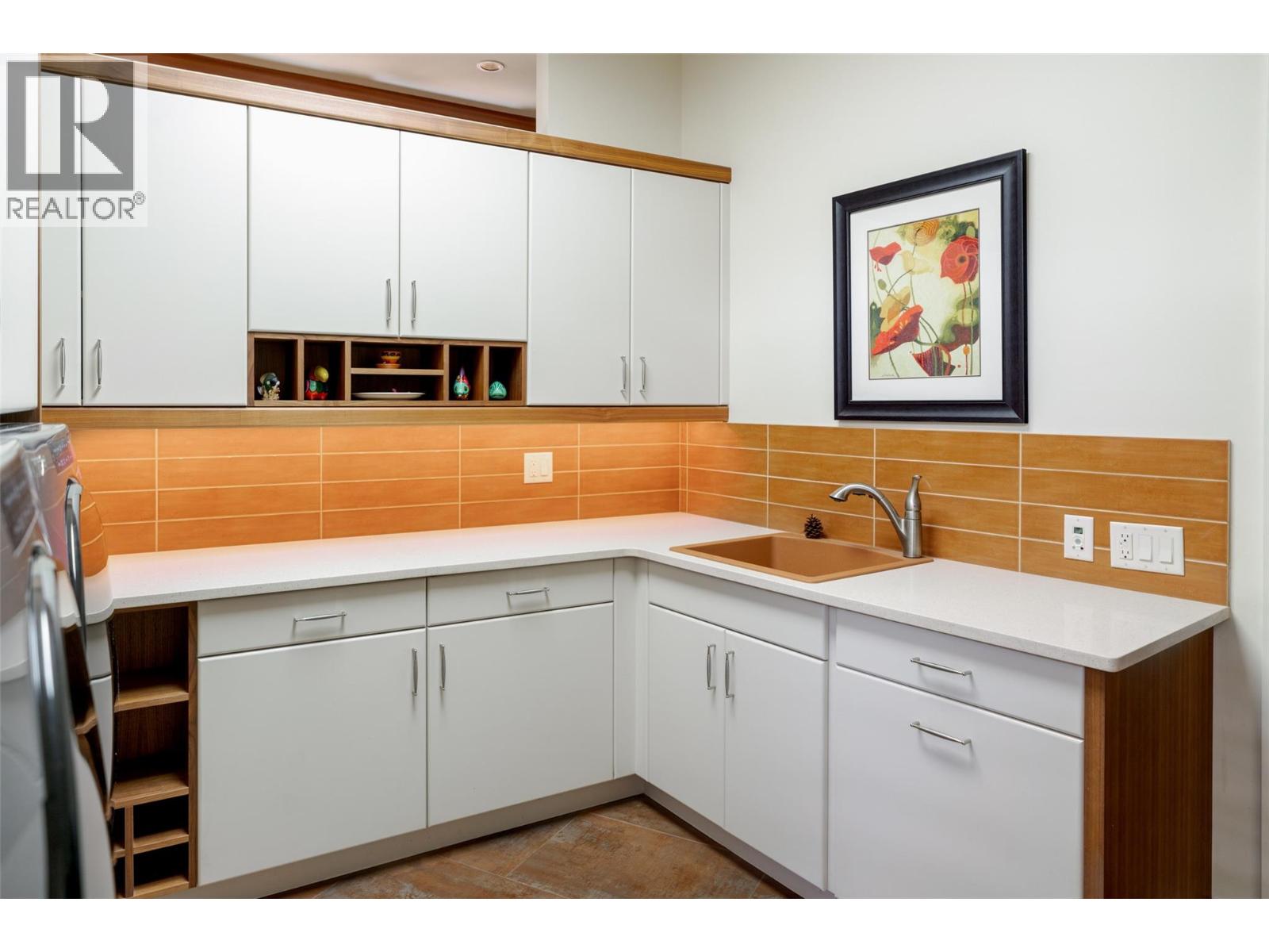 Picture for 704 Barnaby  Road https://www.cirrealty.ca/reb/bc/5/10363565_59.jpg