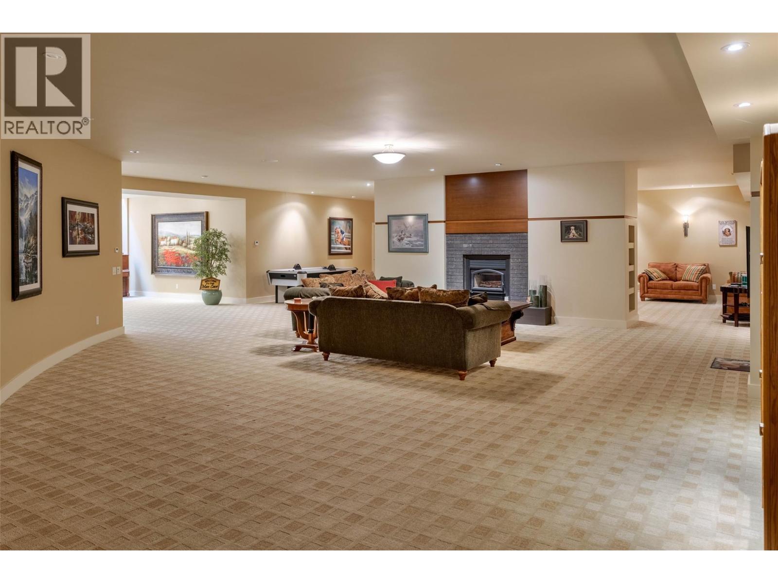 Picture for 704 Barnaby  Road https://www.cirrealty.ca/reb/bc/5/10363565_63.jpg