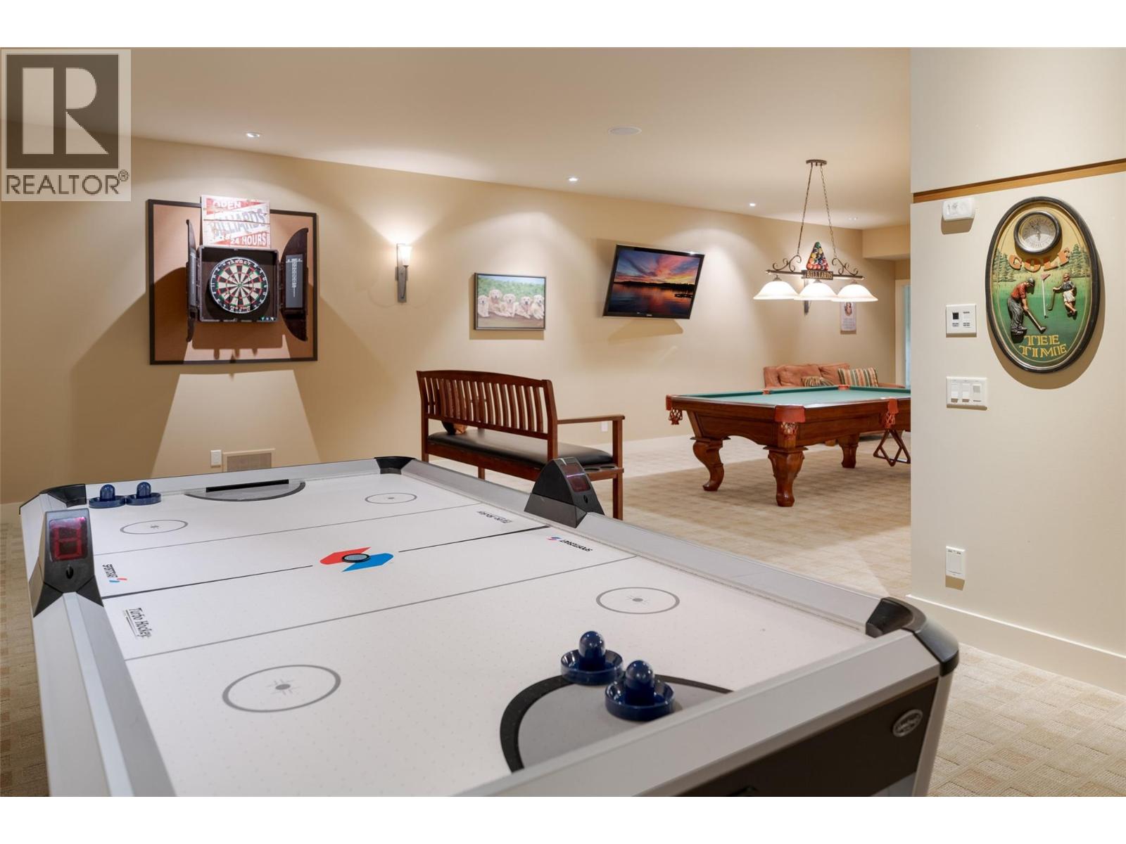 Picture for 704 Barnaby  Road https://www.cirrealty.ca/reb/bc/5/10363565_64.jpg