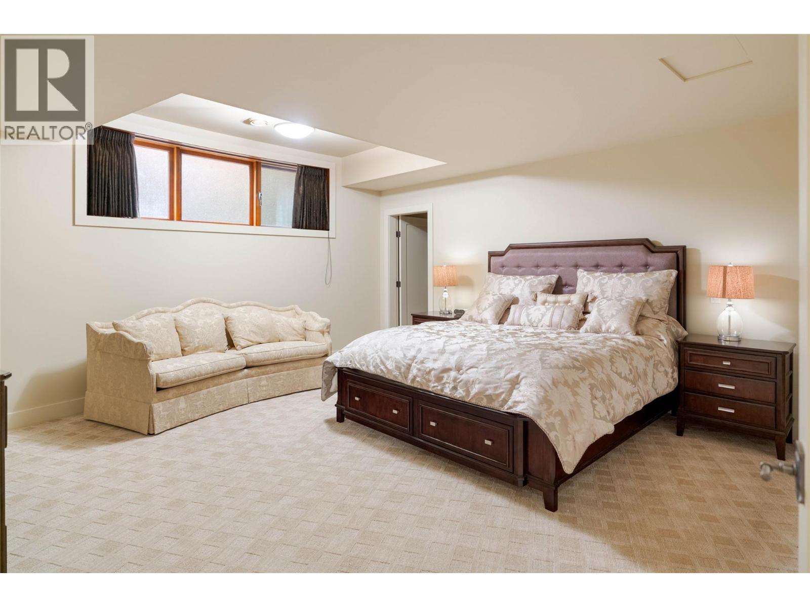 Picture for 704 Barnaby  Road https://www.cirrealty.ca/reb/bc/5/10363565_68.jpg