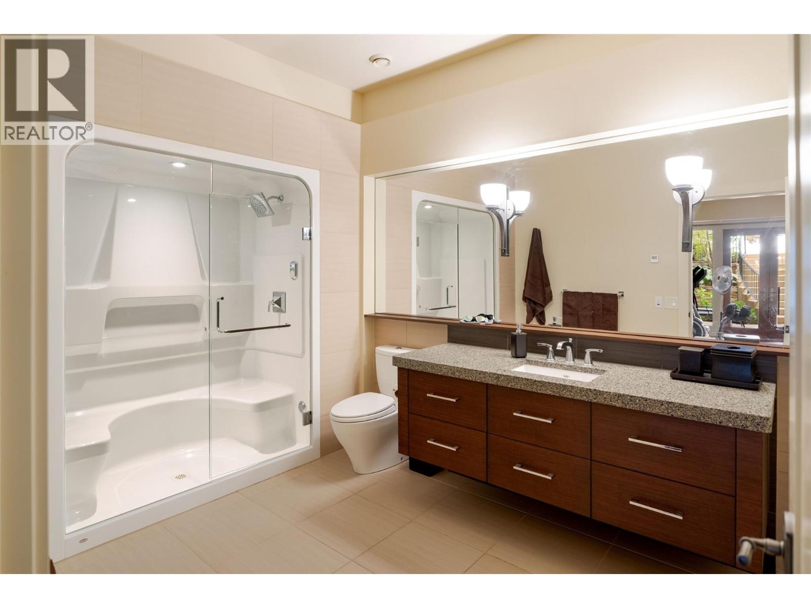 Picture for 704 Barnaby  Road https://www.cirrealty.ca/reb/bc/5/10363565_72.jpg