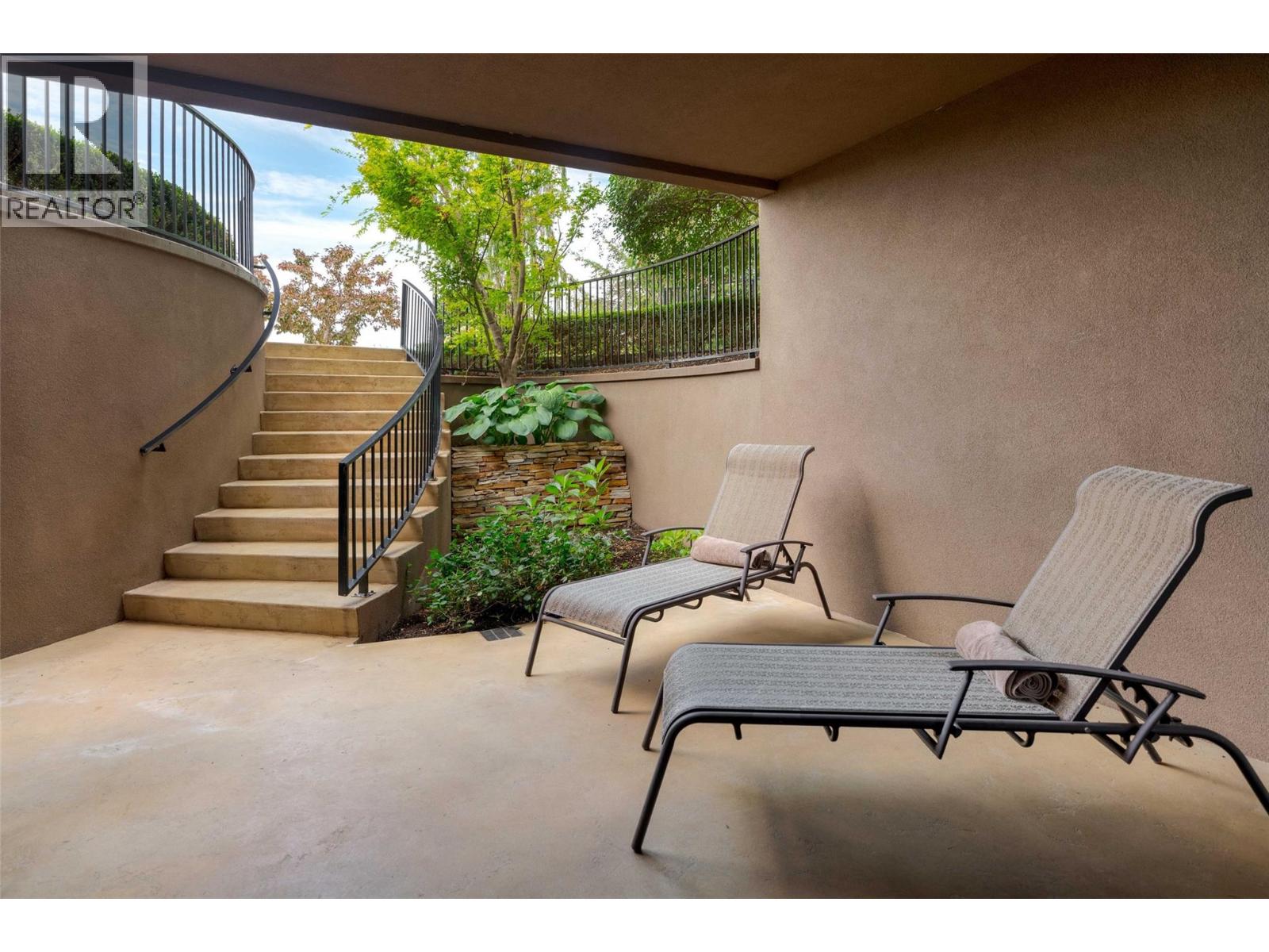 Picture for 704 Barnaby  Road https://www.cirrealty.ca/reb/bc/5/10363565_73.jpg