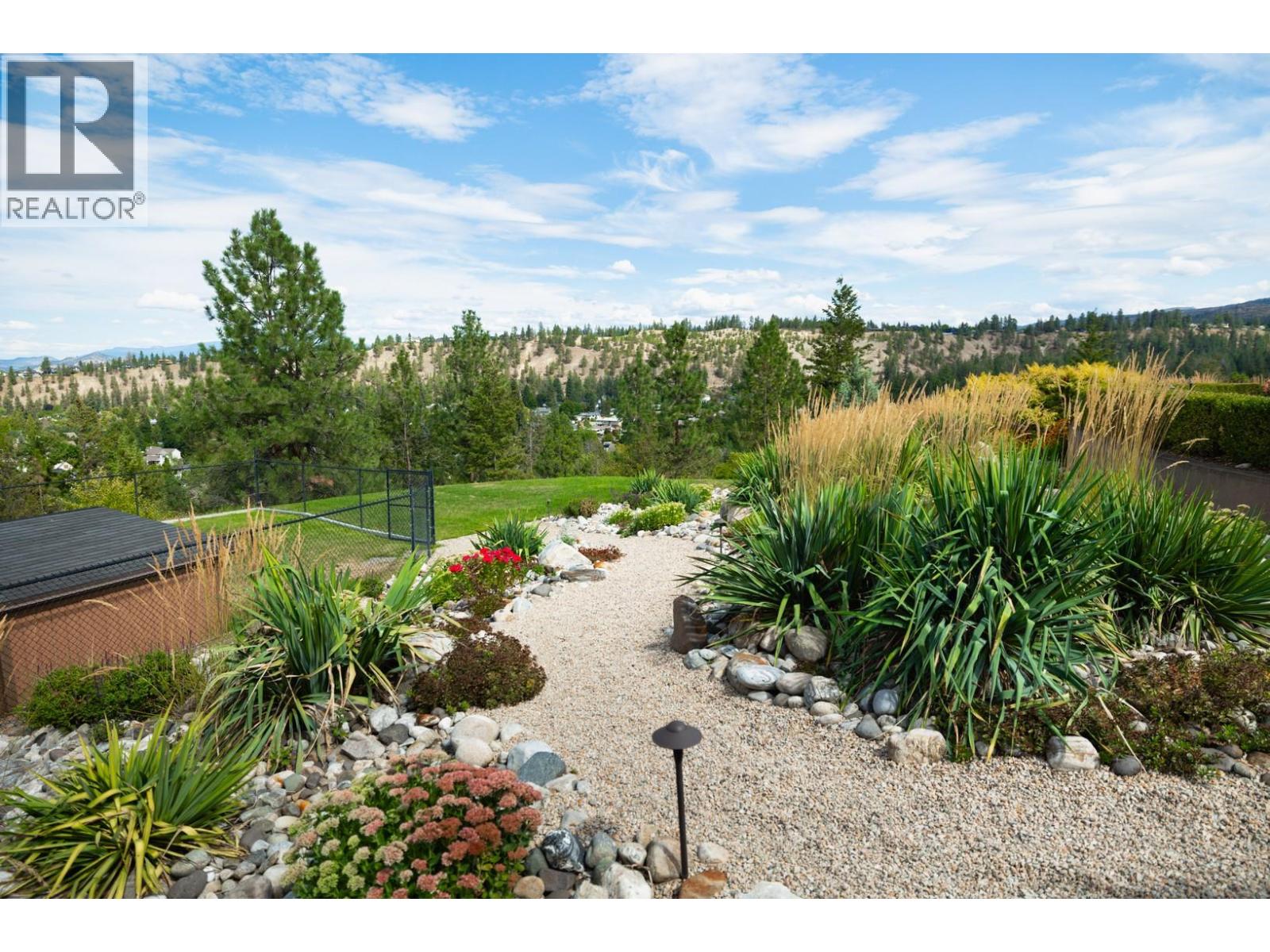 Picture for 704 Barnaby  Road https://www.cirrealty.ca/reb/bc/5/10363565_75.jpg