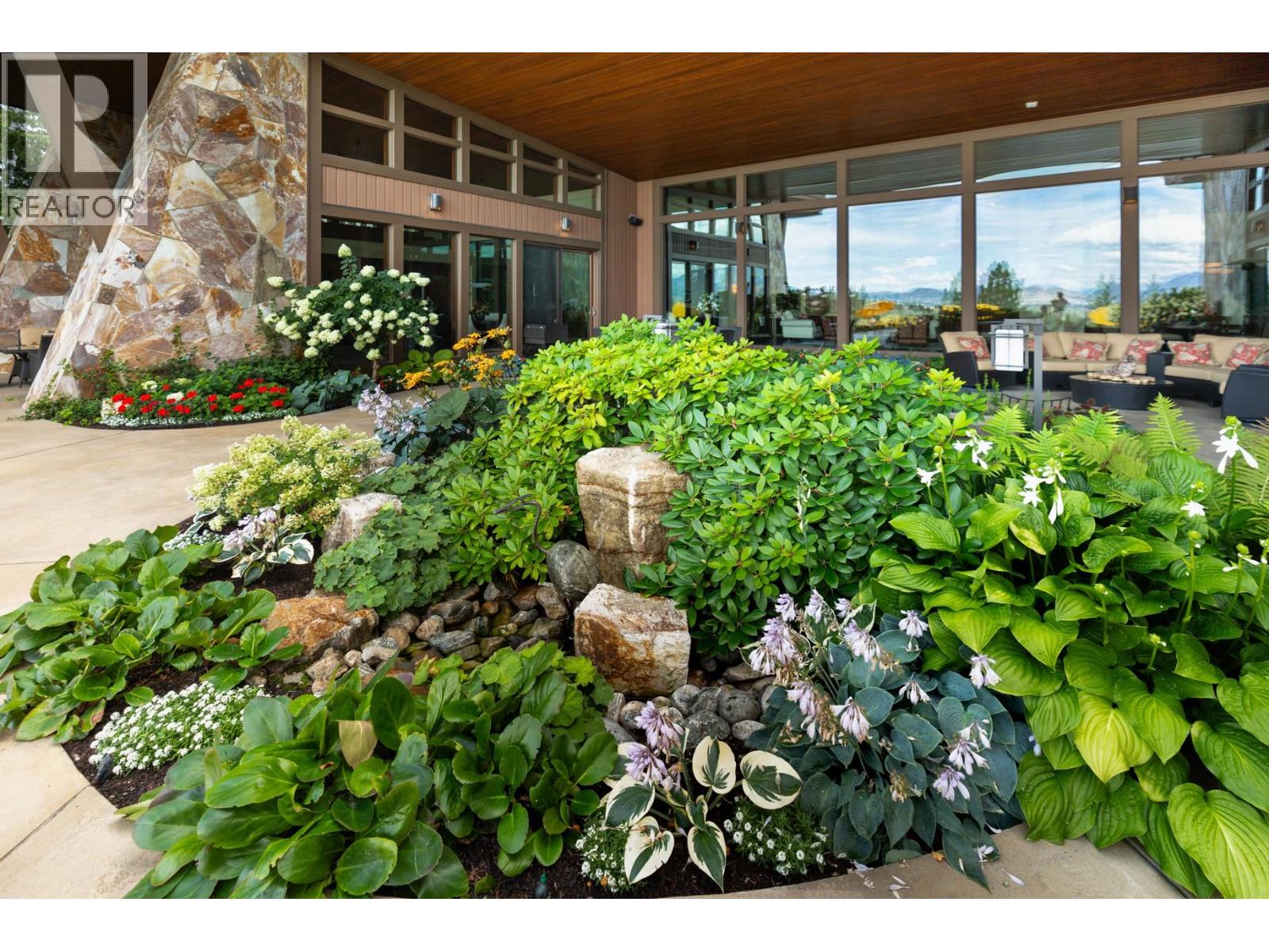 Picture for 704 Barnaby  Road https://www.cirrealty.ca/reb/bc/5/10363565_80.jpg