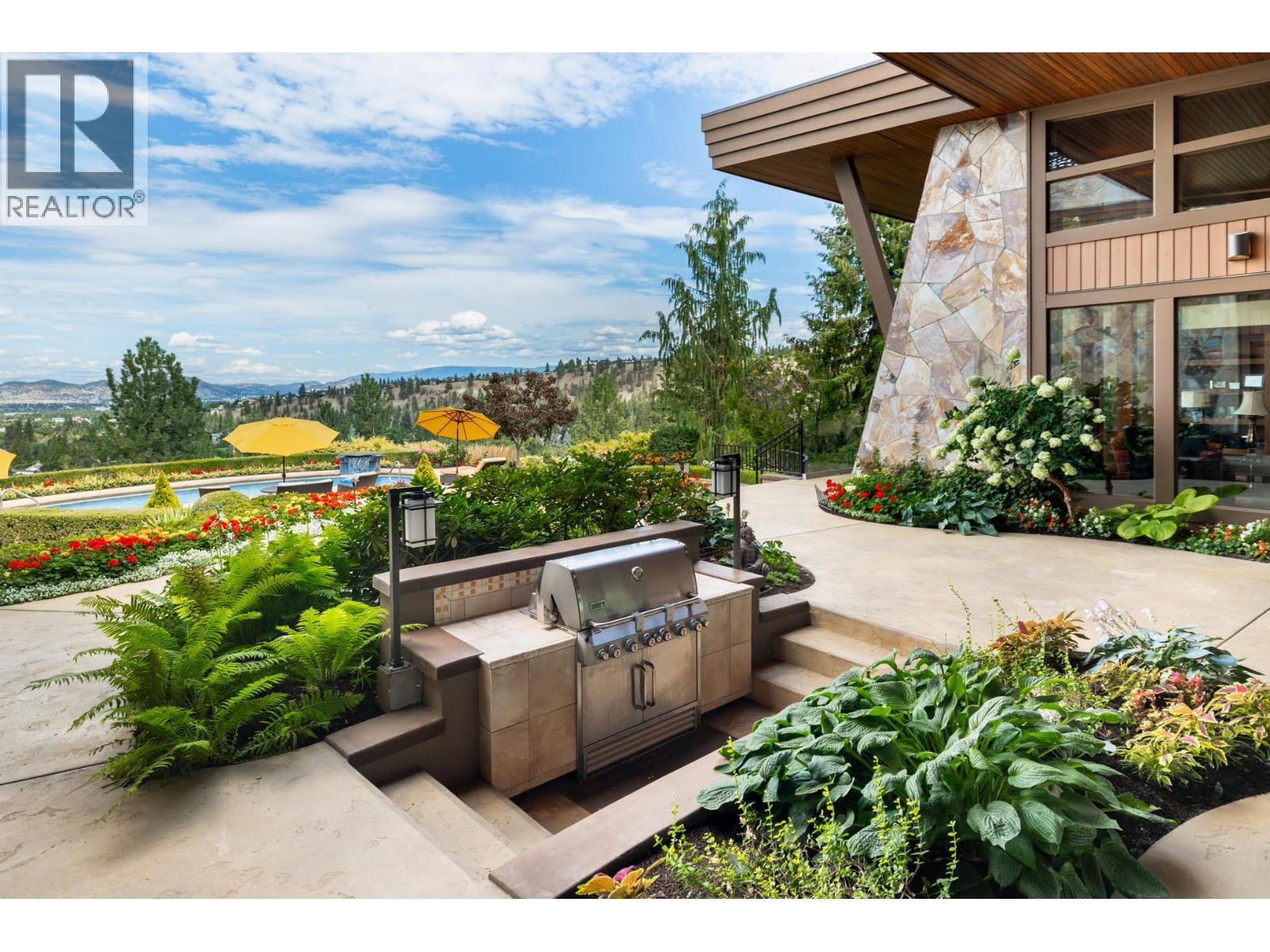 Picture for 704 Barnaby  Road https://www.cirrealty.ca/reb/bc/5/10363565_82.jpg