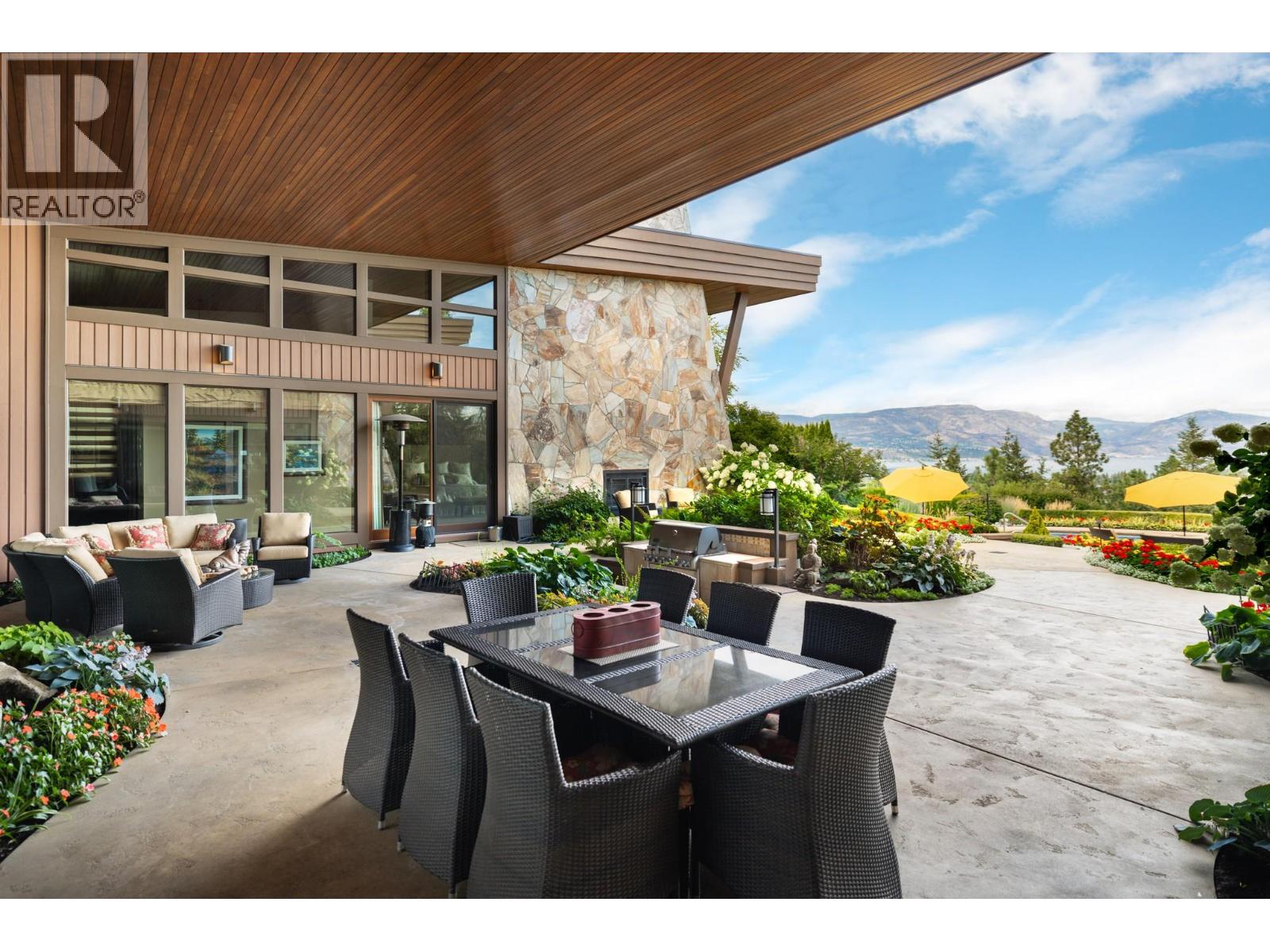 Picture for 704 Barnaby  Road https://www.cirrealty.ca/reb/bc/5/10363565_83.jpg