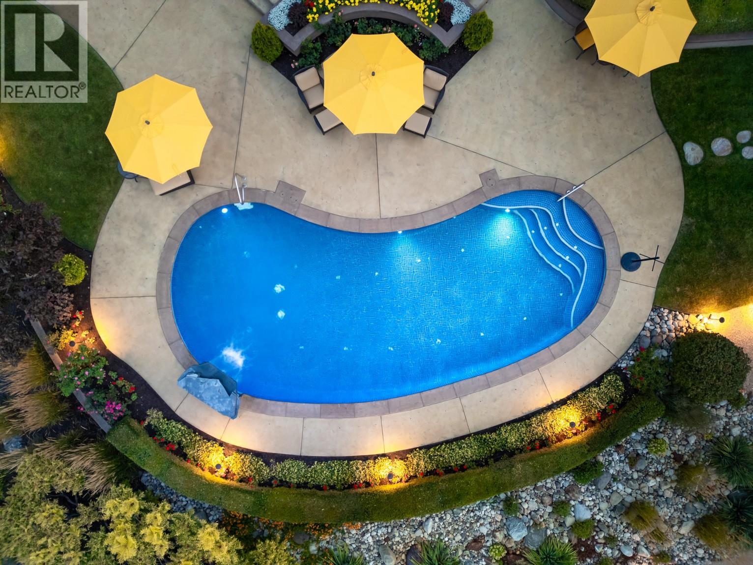 Picture for 704 Barnaby  Road https://www.cirrealty.ca/reb/bc/5/10363565_85.jpg