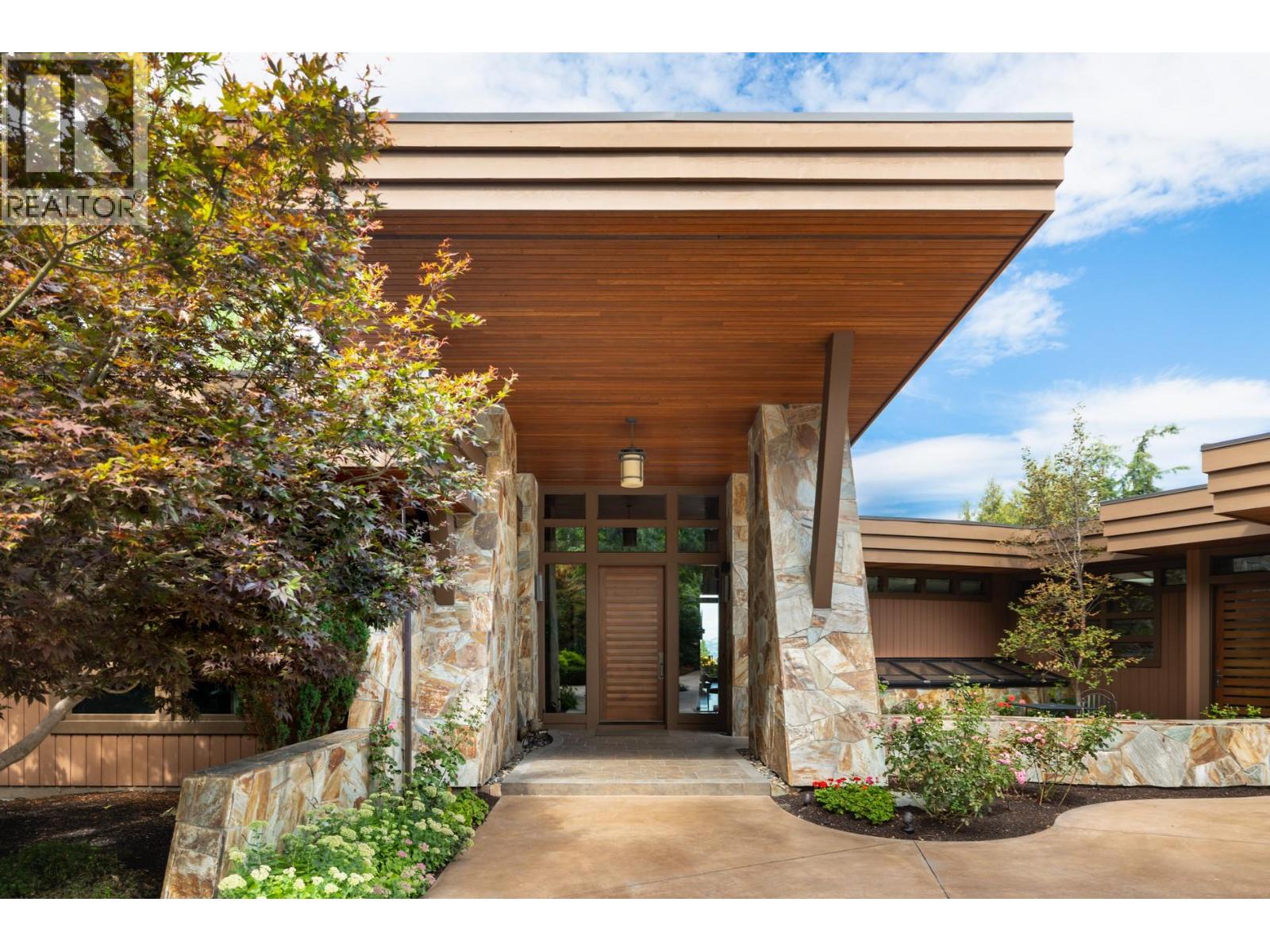 Picture for 704 Barnaby  Road https://www.cirrealty.ca/reb/bc/5/10363565_88.jpg