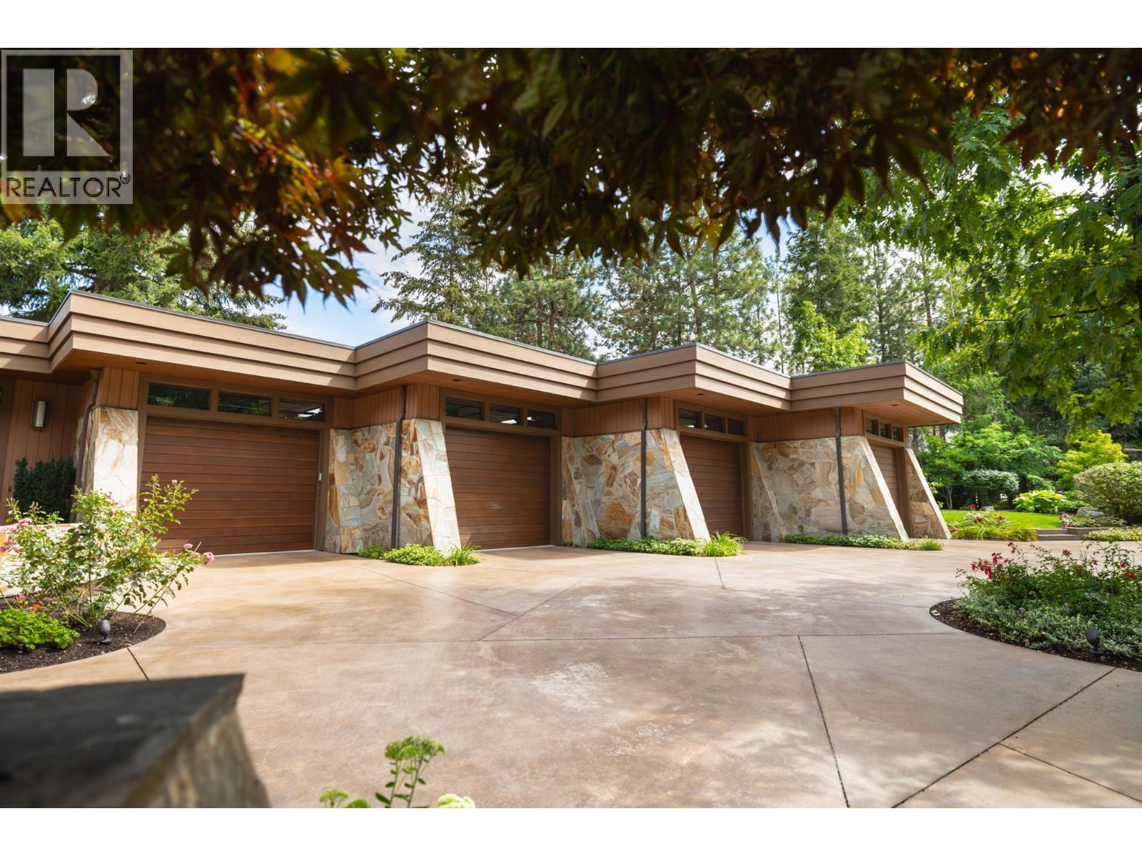 Picture for 704 Barnaby  Road https://www.cirrealty.ca/reb/bc/5/10363565_89.jpg