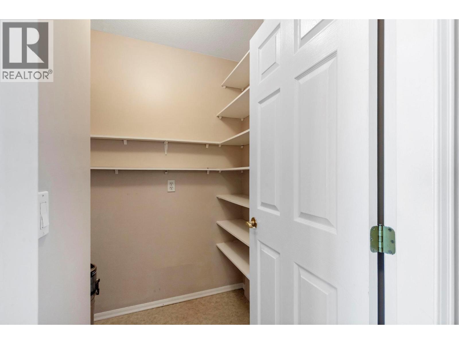 Picture for Unit #308, 3283 Casorso  Road https://www.cirrealty.ca/reb/bc/5/10363615_7.jpg