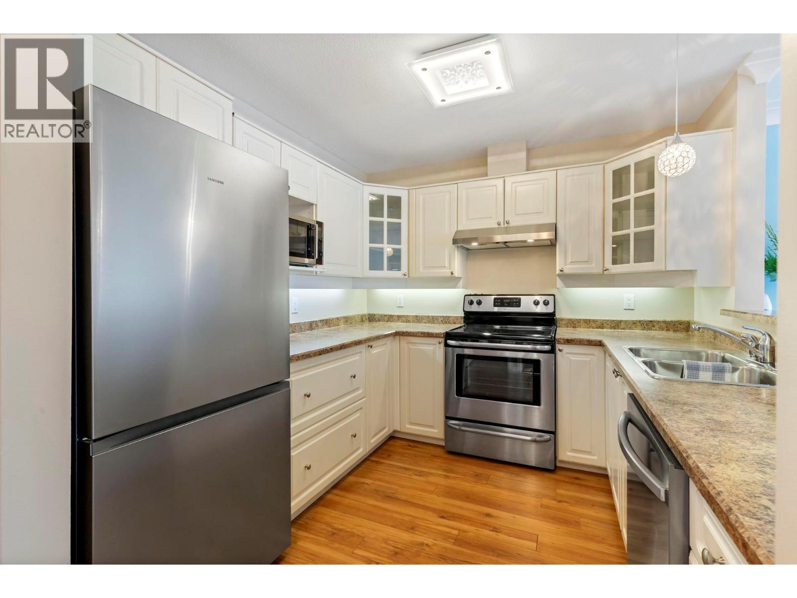 Picture for Unit #308, 3283 Casorso  Road https://www.cirrealty.ca/reb/bc/5/10363615_8.jpg