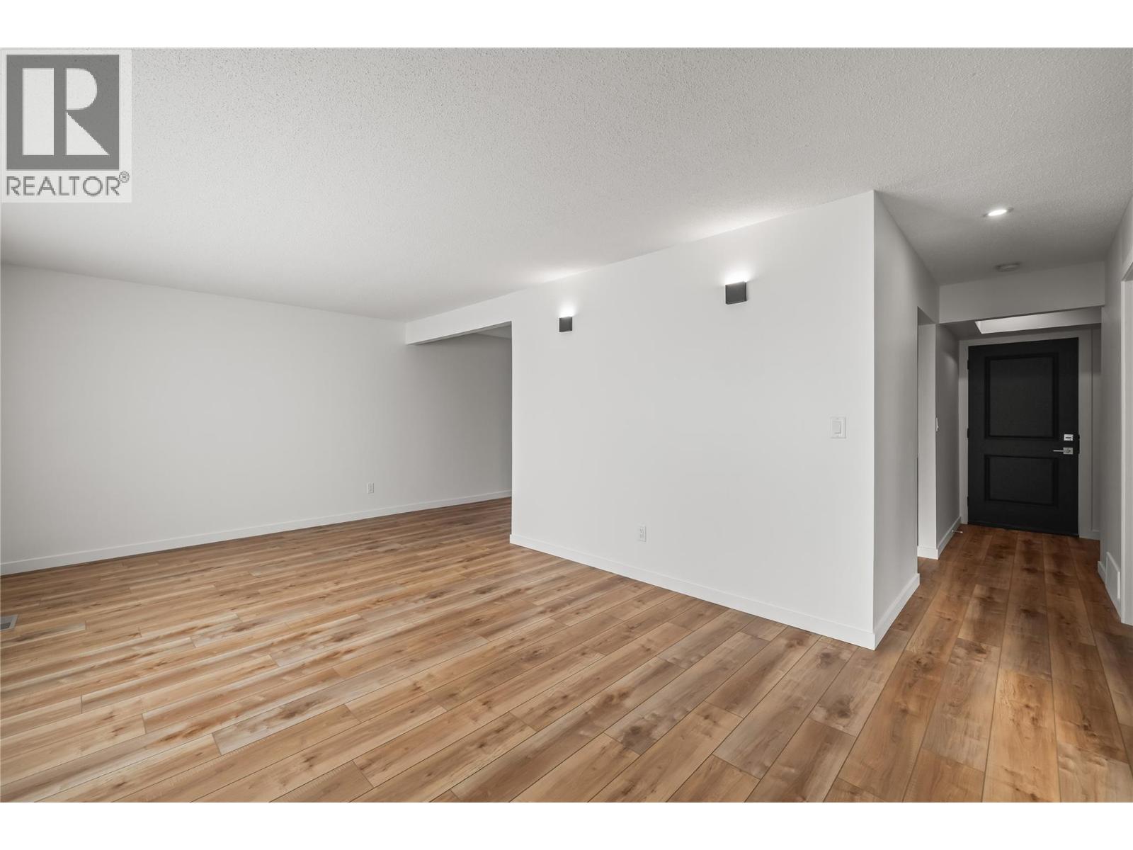 Picture for Unit #3, 2957 Conlin  Court https://www.cirrealty.ca/reb/bc/5/10363985_10.jpg