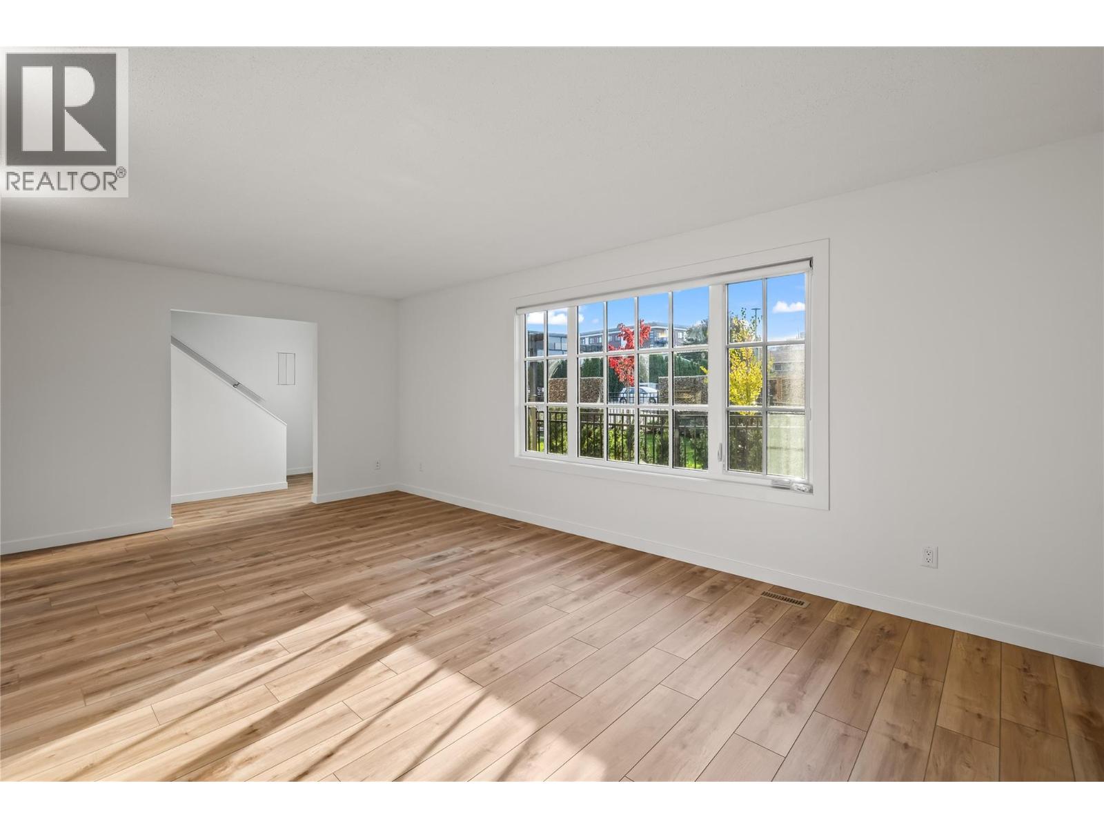Picture for Unit #3, 2957 Conlin  Court https://www.cirrealty.ca/reb/bc/5/10363985_13.jpg