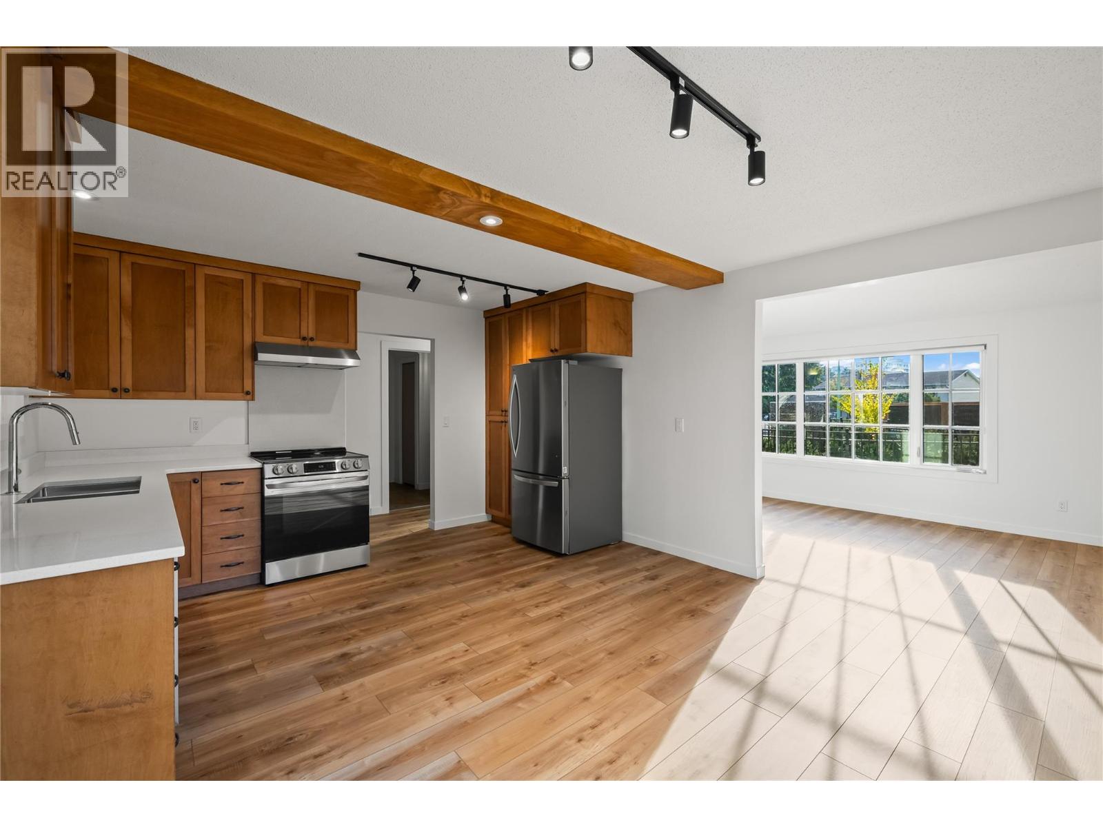 Picture for Unit #3, 2957 Conlin  Court https://www.cirrealty.ca/reb/bc/5/10363985_15.jpg