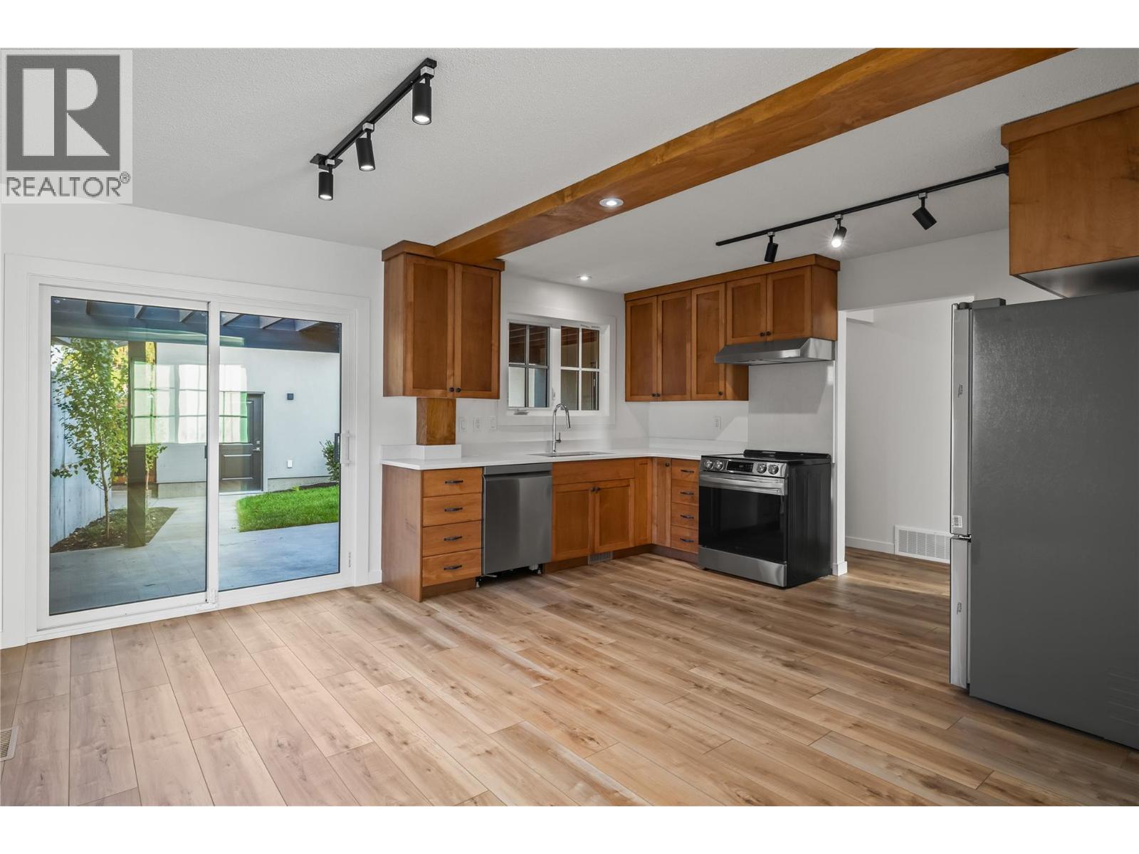 Picture for Unit #3, 2957 Conlin  Court https://www.cirrealty.ca/reb/bc/5/10363985_16.jpg