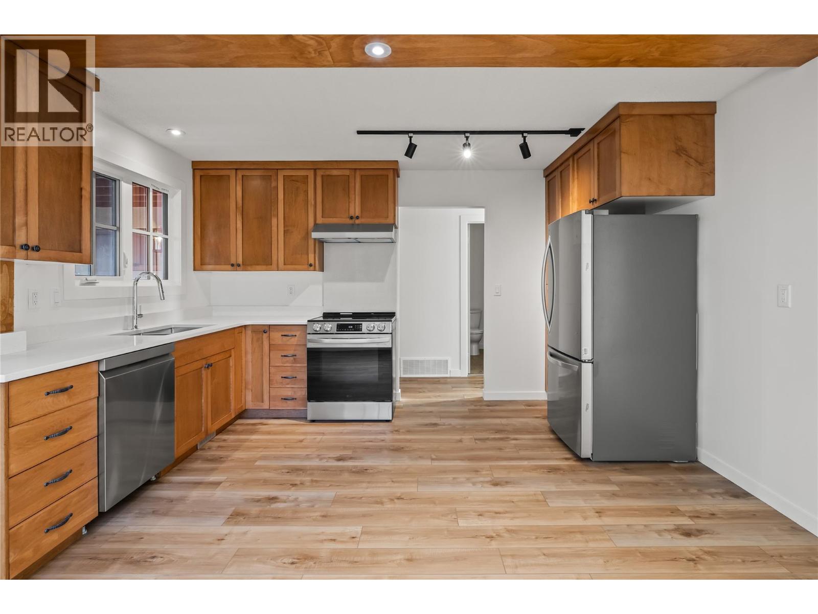 Picture for Unit #3, 2957 Conlin  Court https://www.cirrealty.ca/reb/bc/5/10363985_17.jpg