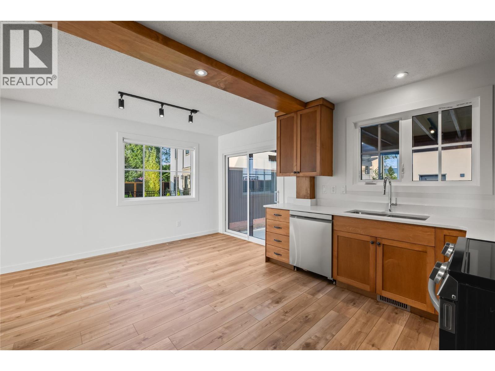 Picture for Unit #3, 2957 Conlin  Court https://www.cirrealty.ca/reb/bc/5/10363985_18.jpg