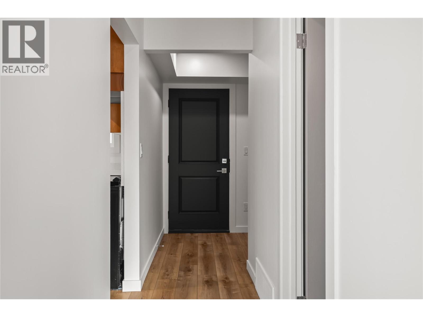 Picture for Unit #3, 2957 Conlin  Court https://www.cirrealty.ca/reb/bc/5/10363985_19.jpg