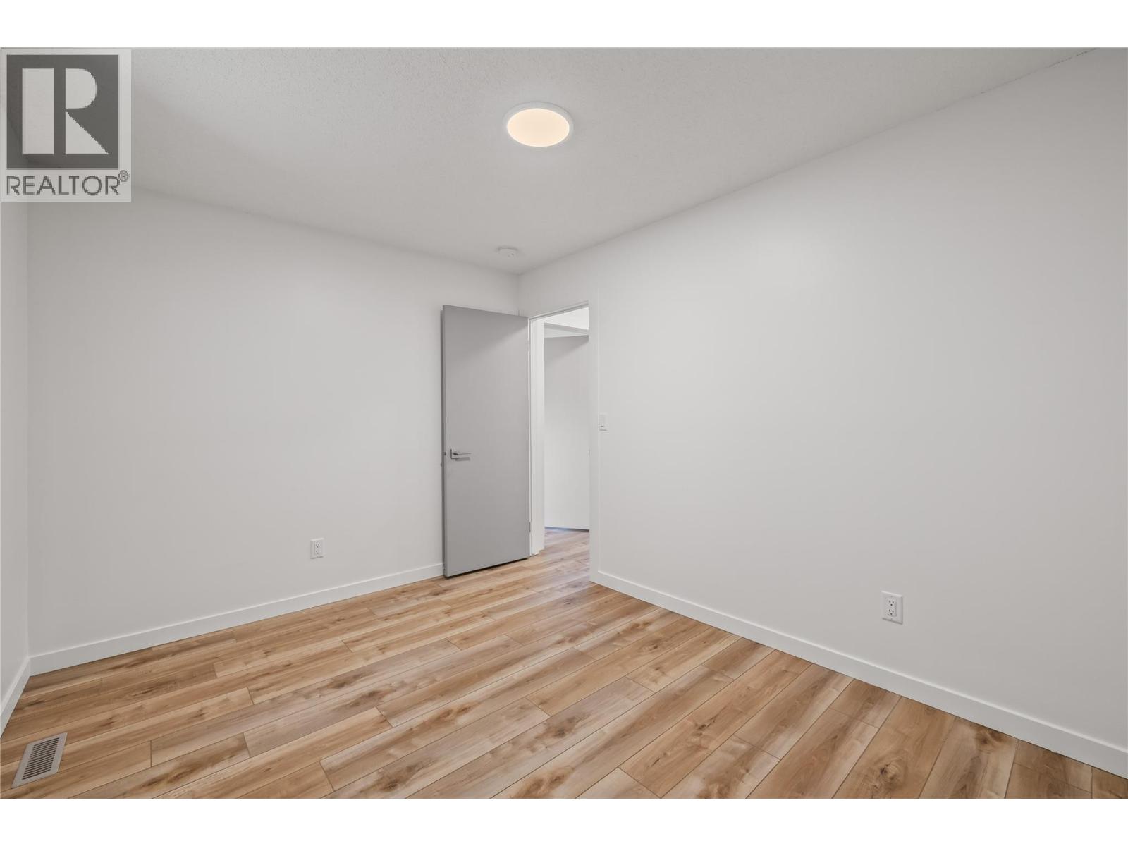 Picture for Unit #3, 2957 Conlin  Court https://www.cirrealty.ca/reb/bc/5/10363985_32.jpg
