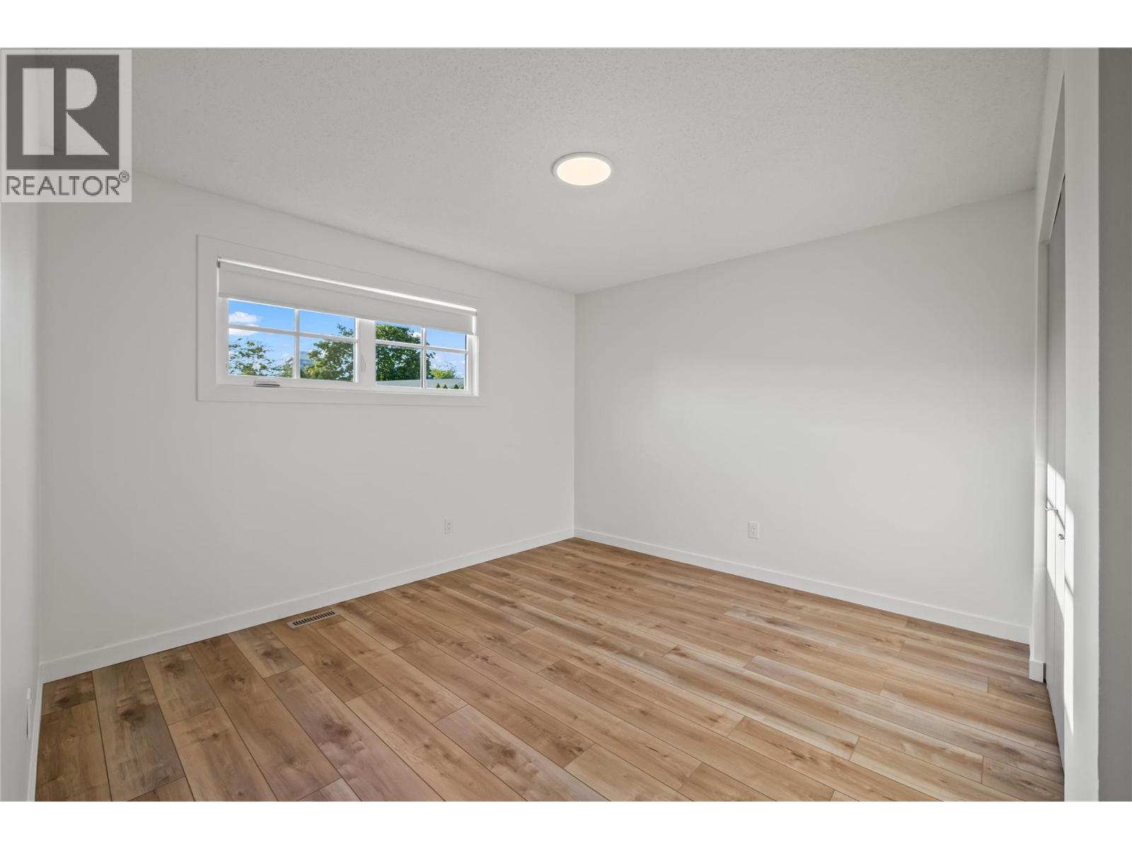 Picture for Unit #3, 2957 Conlin  Court https://www.cirrealty.ca/reb/bc/5/10363985_33.jpg