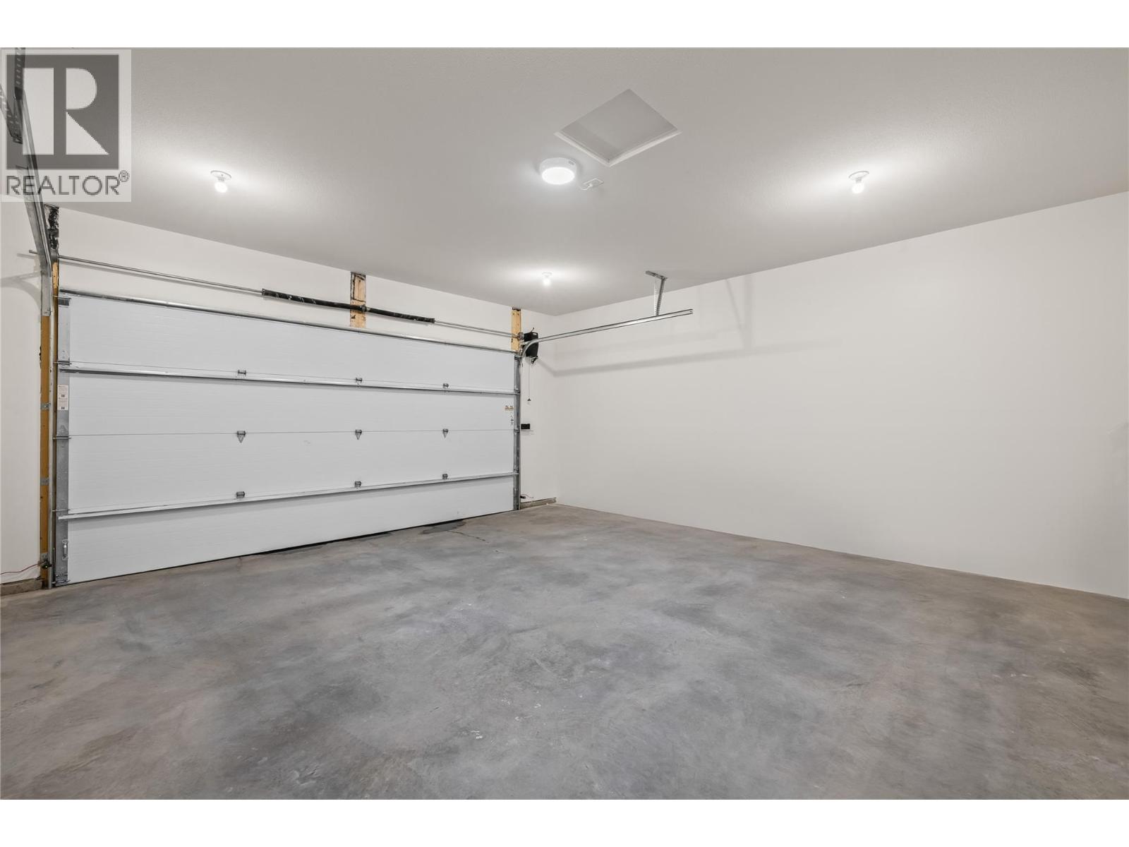 Picture for Unit #3, 2957 Conlin  Court https://www.cirrealty.ca/reb/bc/5/10363985_35.jpg