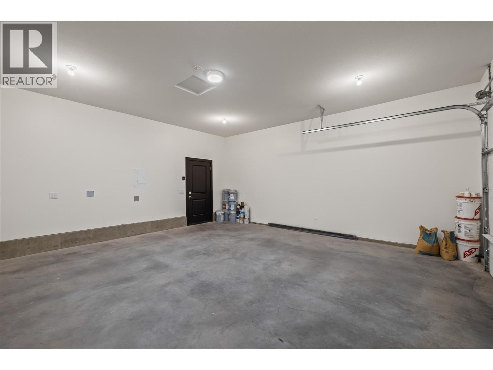 Picture for Unit #3, 2957 Conlin  Court https://www.cirrealty.ca/reb/bc/5/10363985_36.jpg